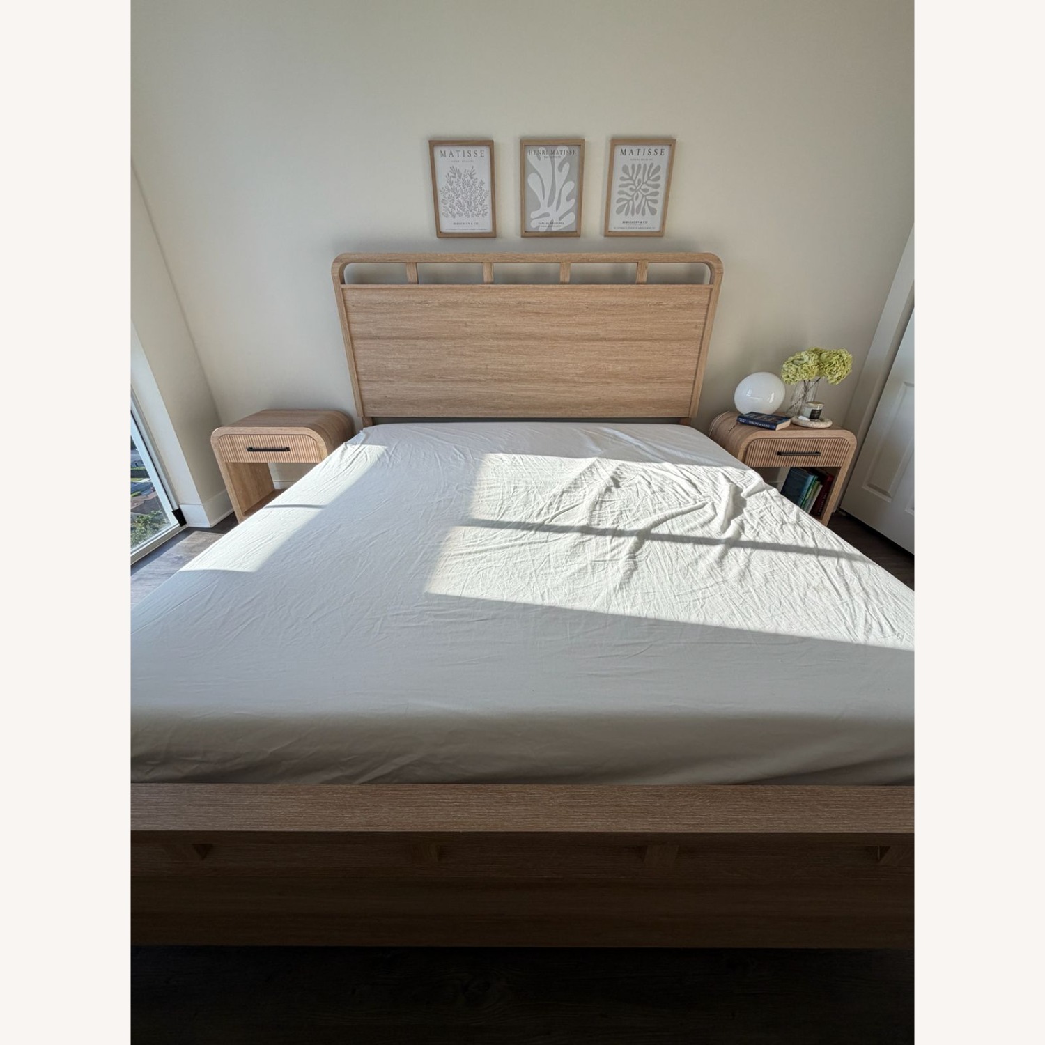 City Furniture Lyndie Light Brown Wood King Bed - image-2