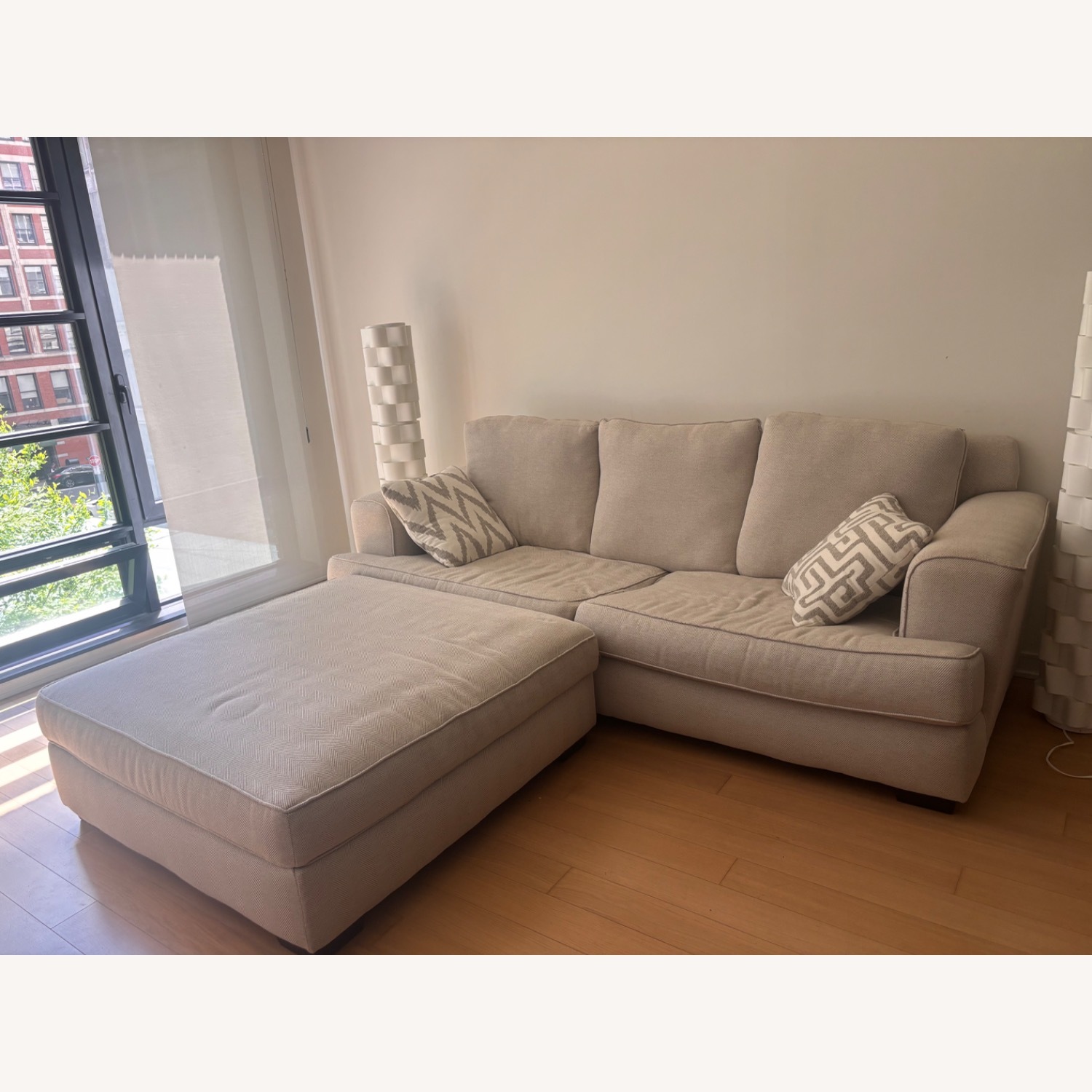 Raymour & Flanigan Sofa sectional beige  - image-1