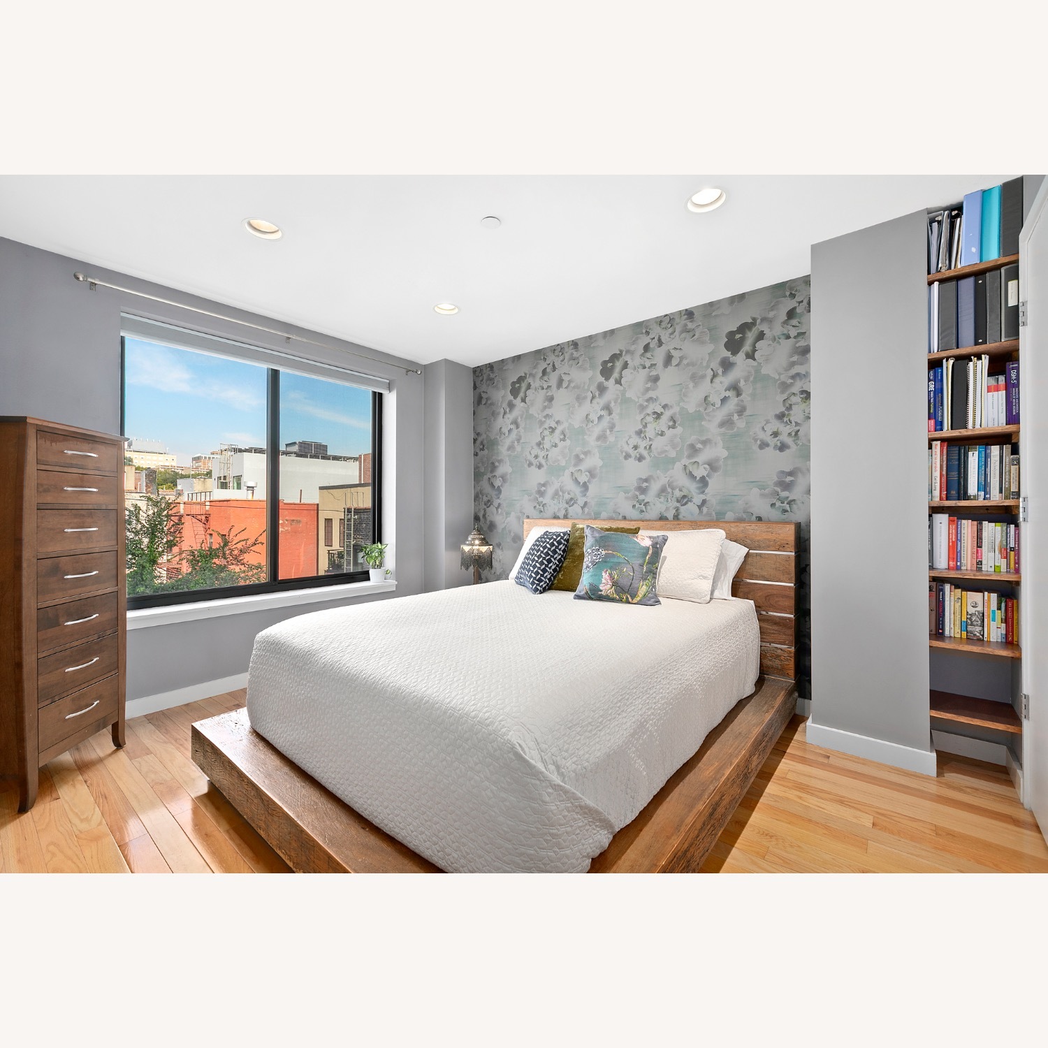 Environment Furniture Queen Size Beam Bed - image-1