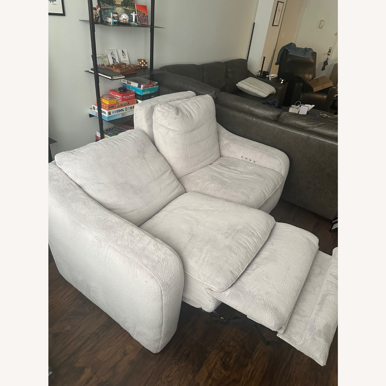 Celine Power Loveseat W Power Headrest - image-2