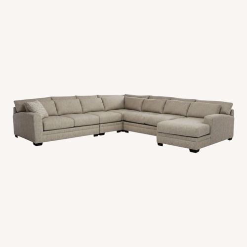 Used Raymour & Flanigan Light Gray Easton 5-pc. Sectional for sale on AptDeco