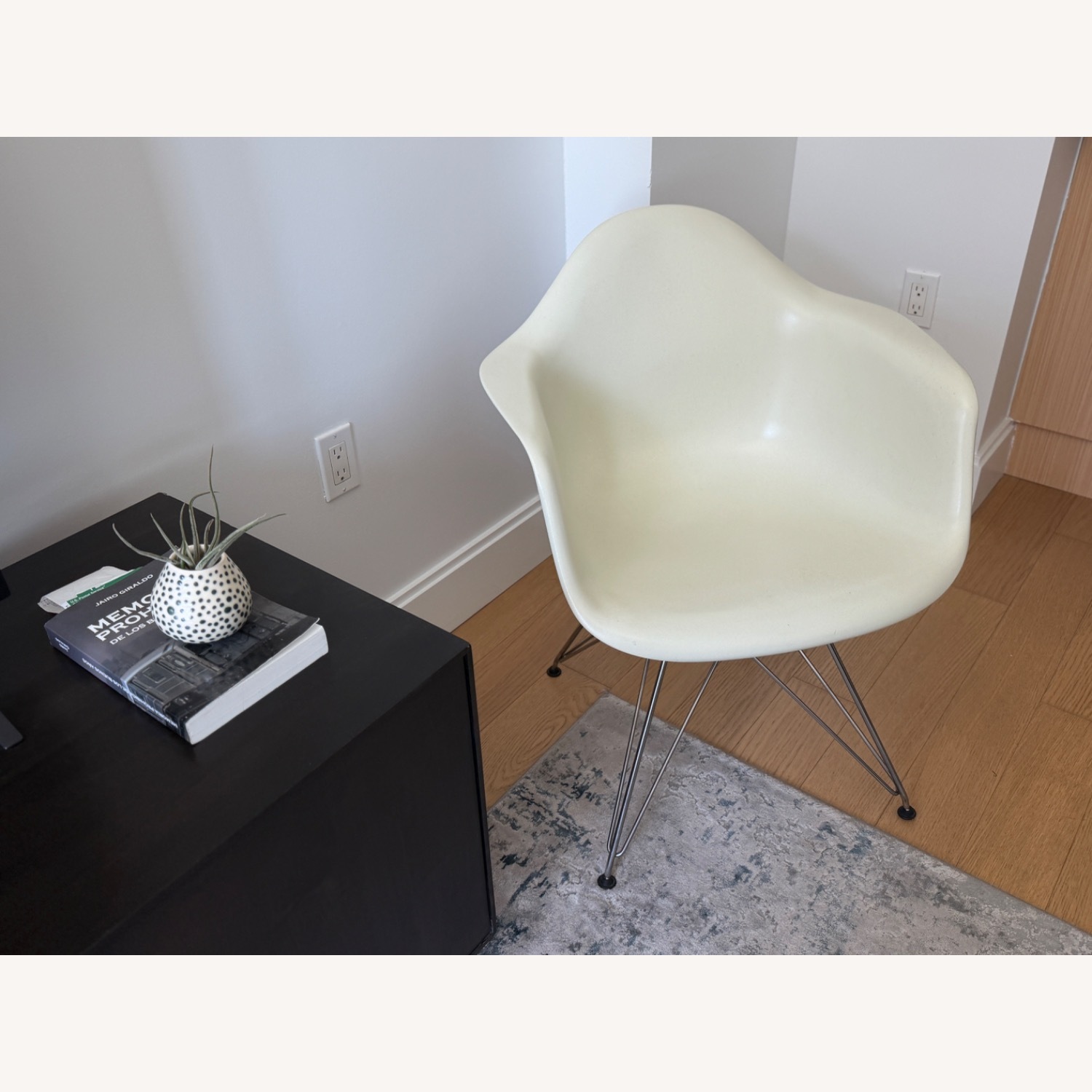 Herman Miller Eames Shell Fiberglass Chair - image-9