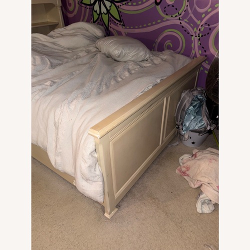 Used Rooms To Go  Full Bed for sale on AptDeco