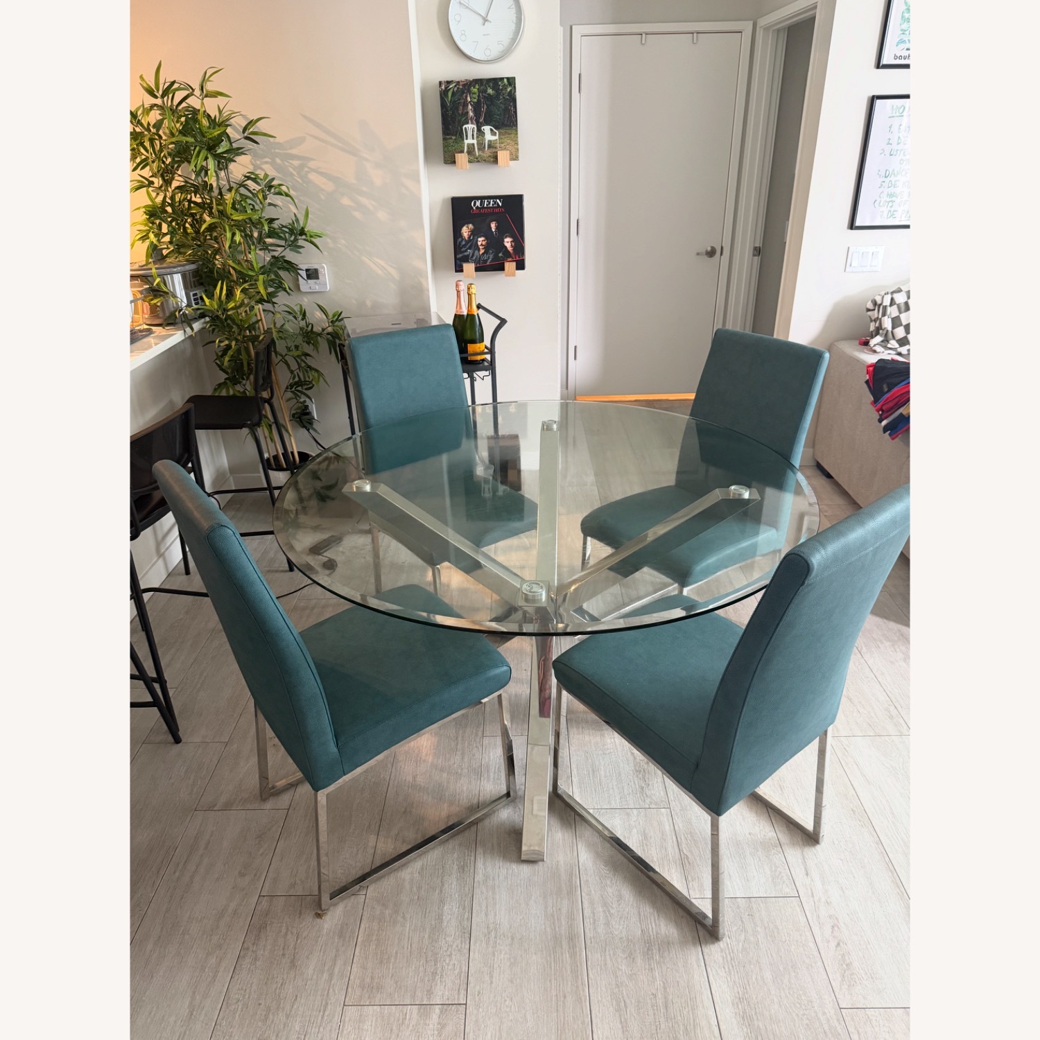 Rooms To Go Modern Round Glass Dining Table Set - image-4