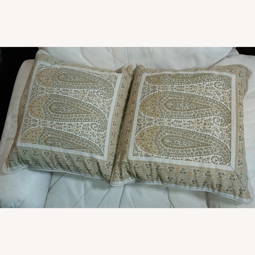 Used Set of 2 Pottery Barn Pillows for sale on AptDeco