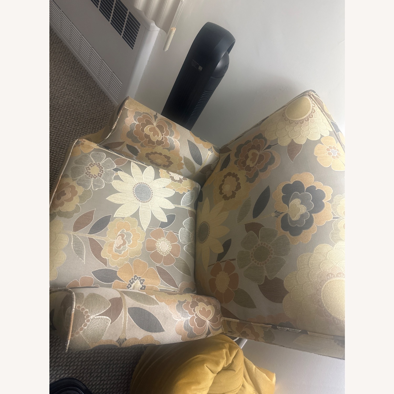 Raymour & Flanigan Accent Chair - image-2