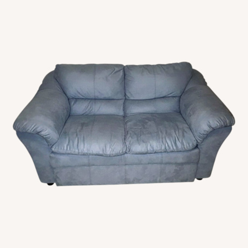Used Rooms To Go  2 Seater Sofa for sale on AptDeco