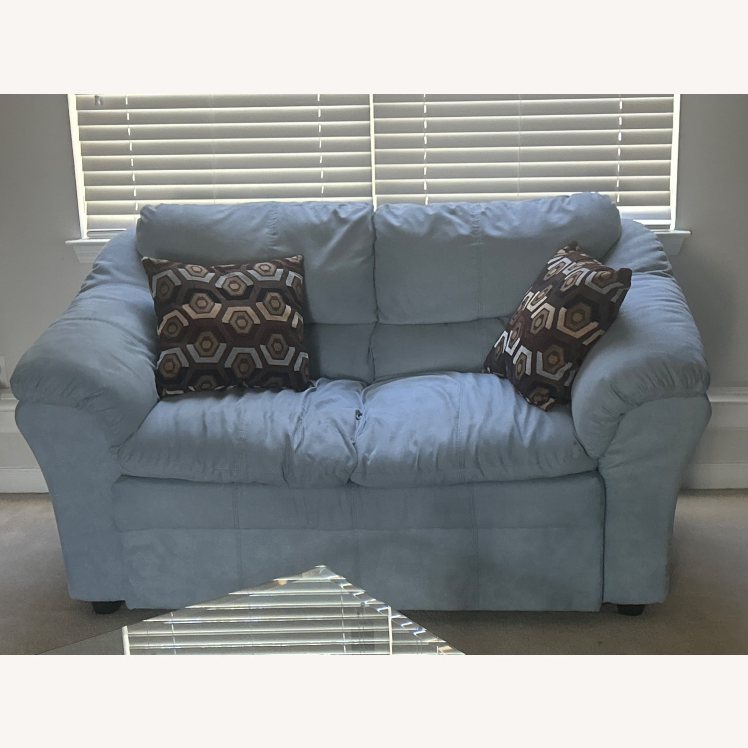 Rooms To Go  2 Seater Sofa - image-3