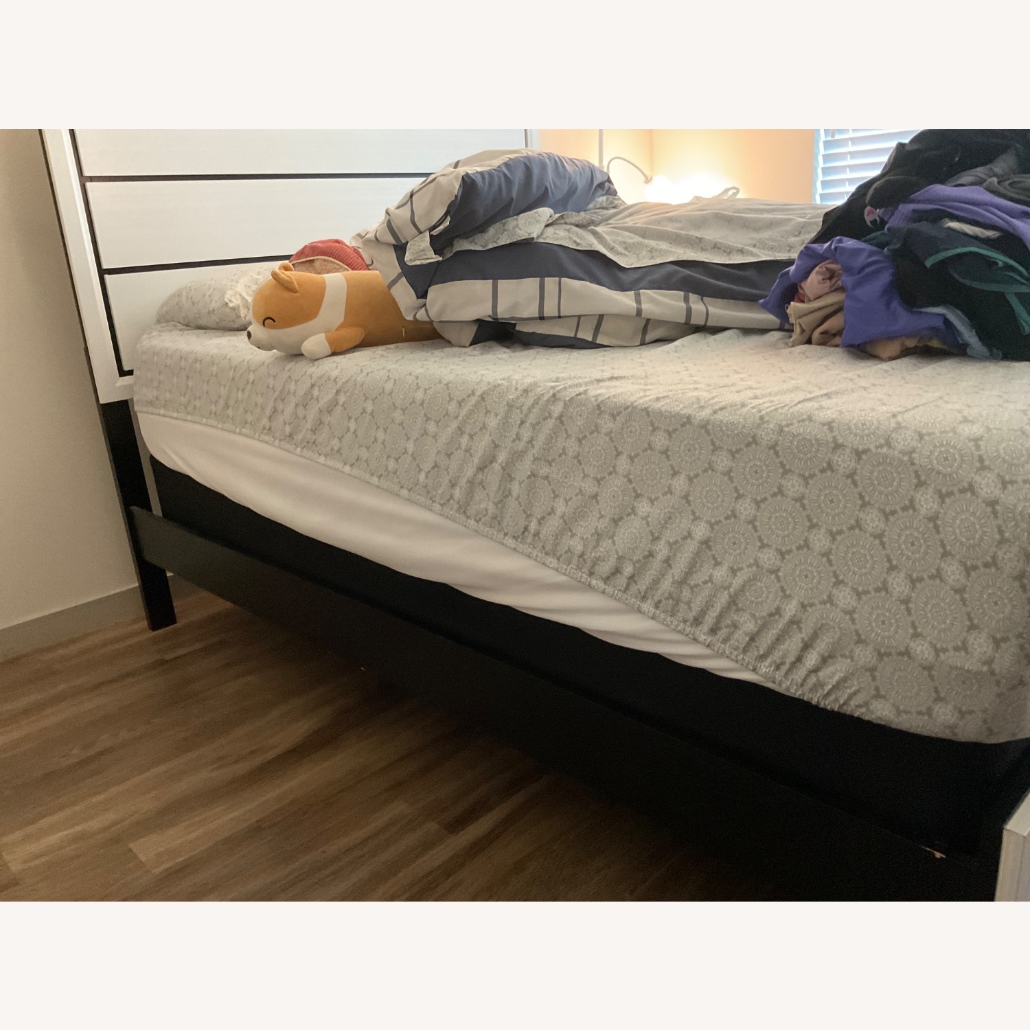 Bob's Discount Furniture White Queen Bed - image-3