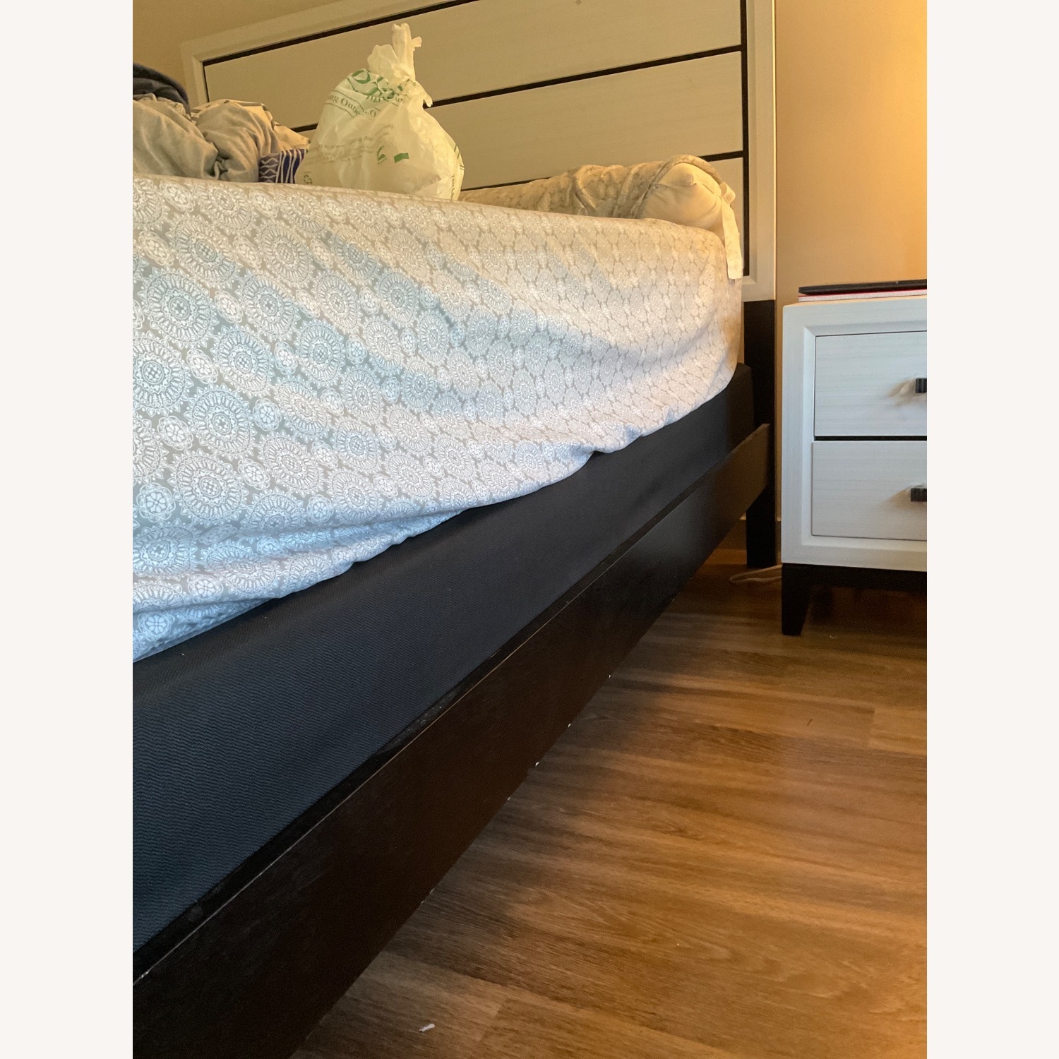 Bob's Discount Furniture White Queen Bed - image-4