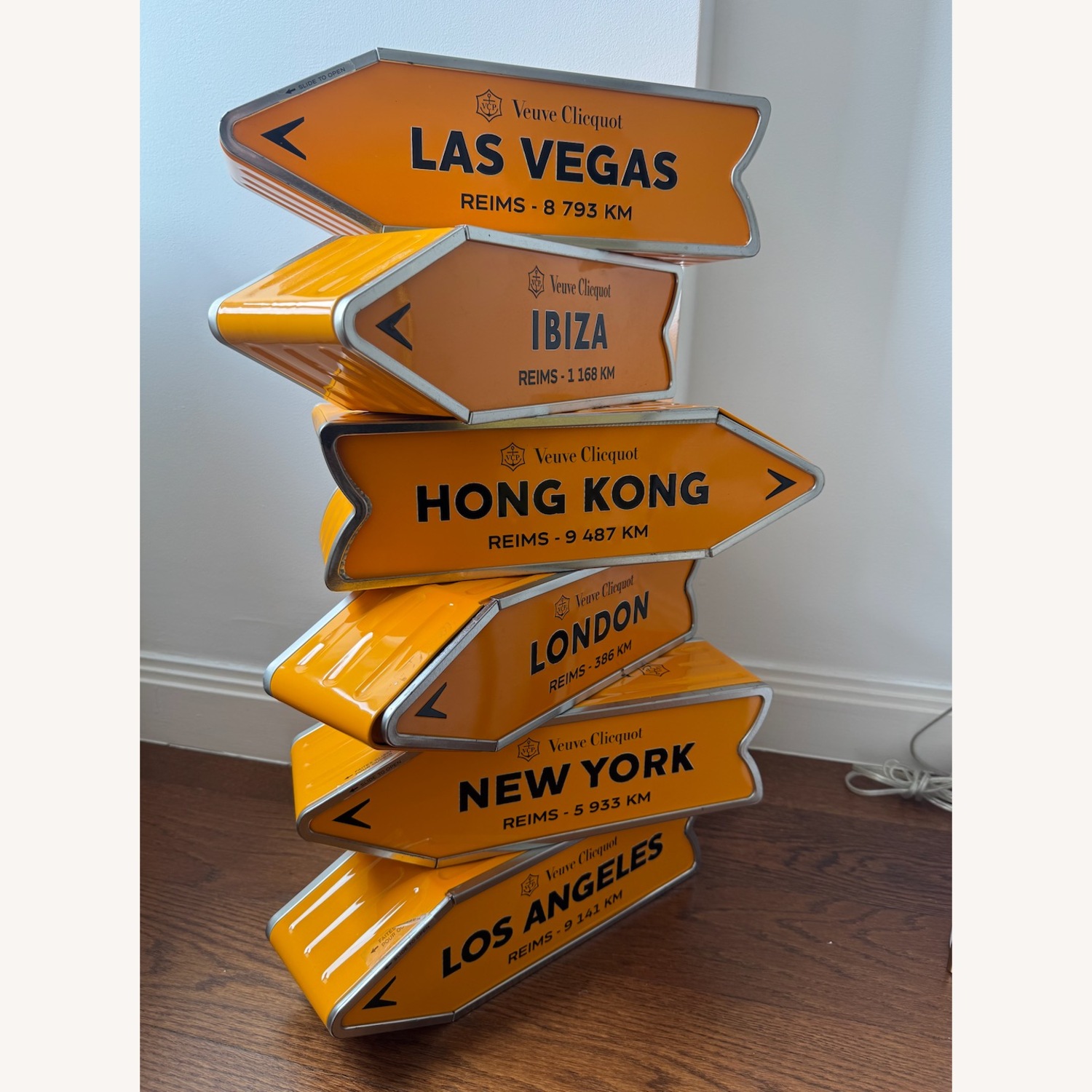 Veuve Cliqot Arrows Décor, Set of 6  - image-1