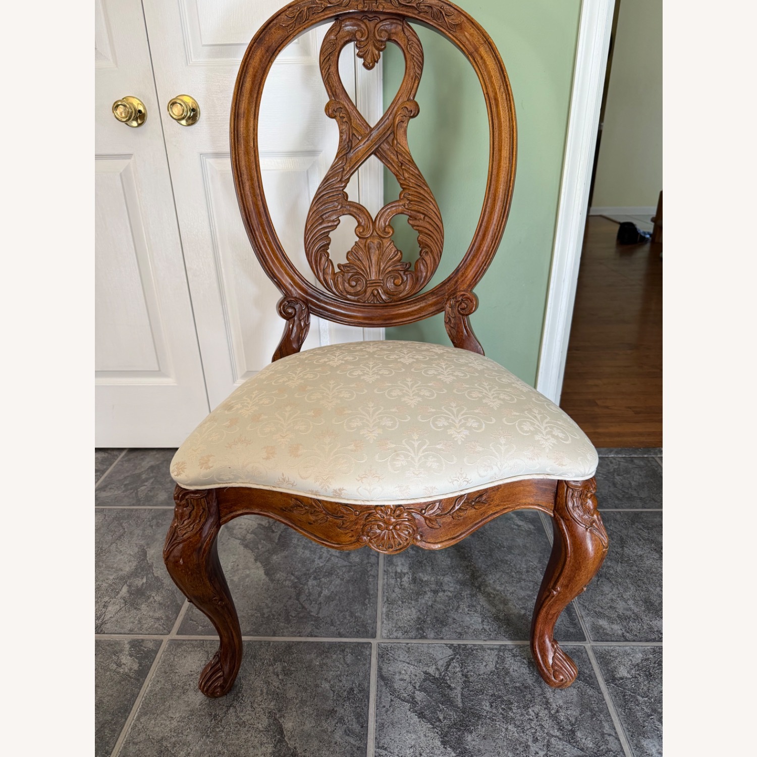 Jessica Maclintock Full Dining Set - image-4