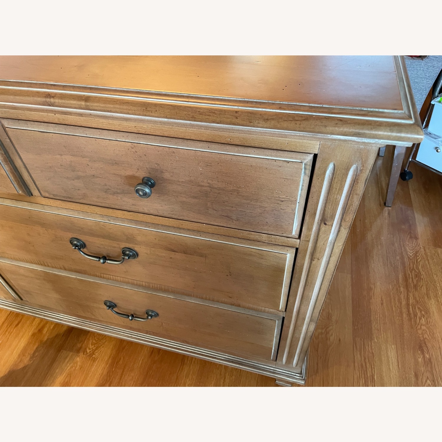 Ethan Allen aTraditional Sold 7 Drawer Dresser - image-9