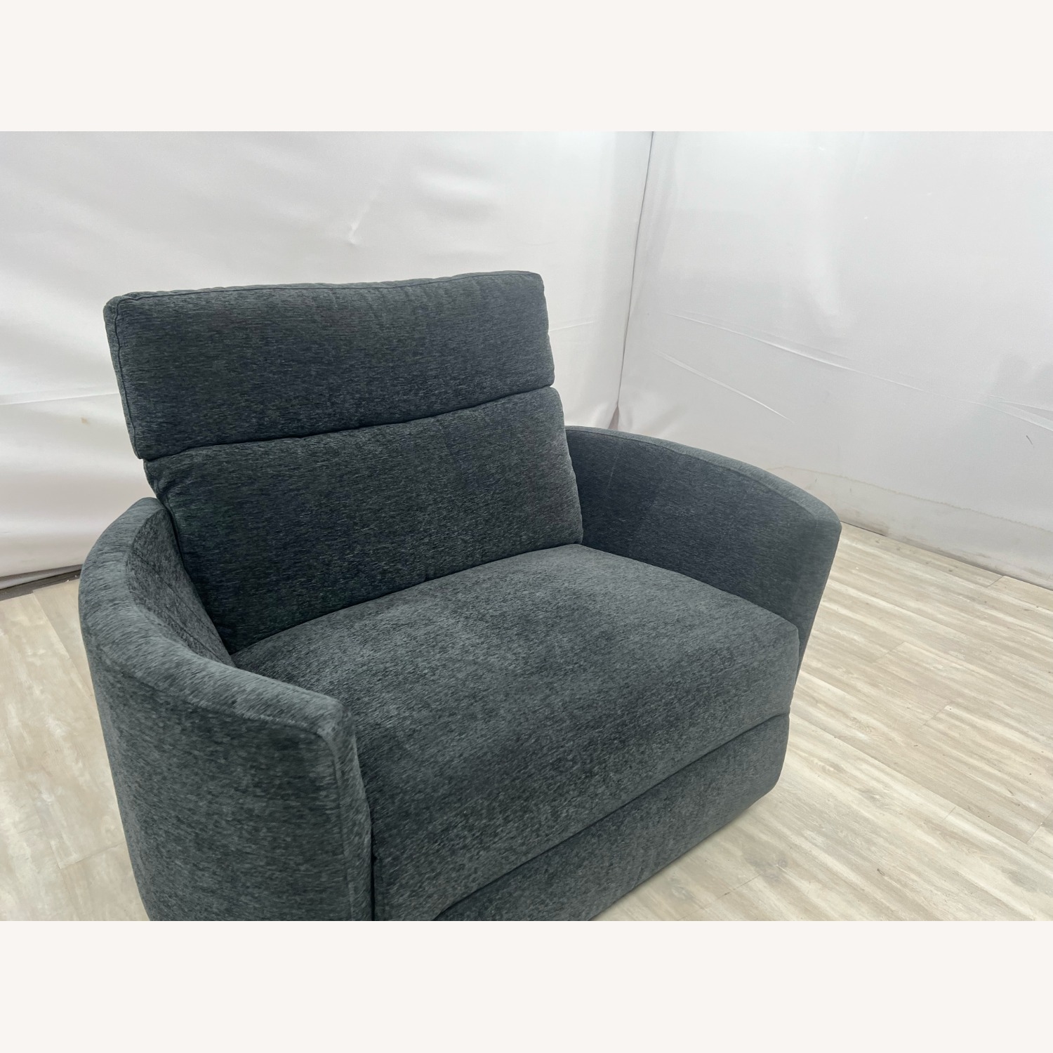 Wade Logan Bre Upholstered Extra Wide Recliner - image-9