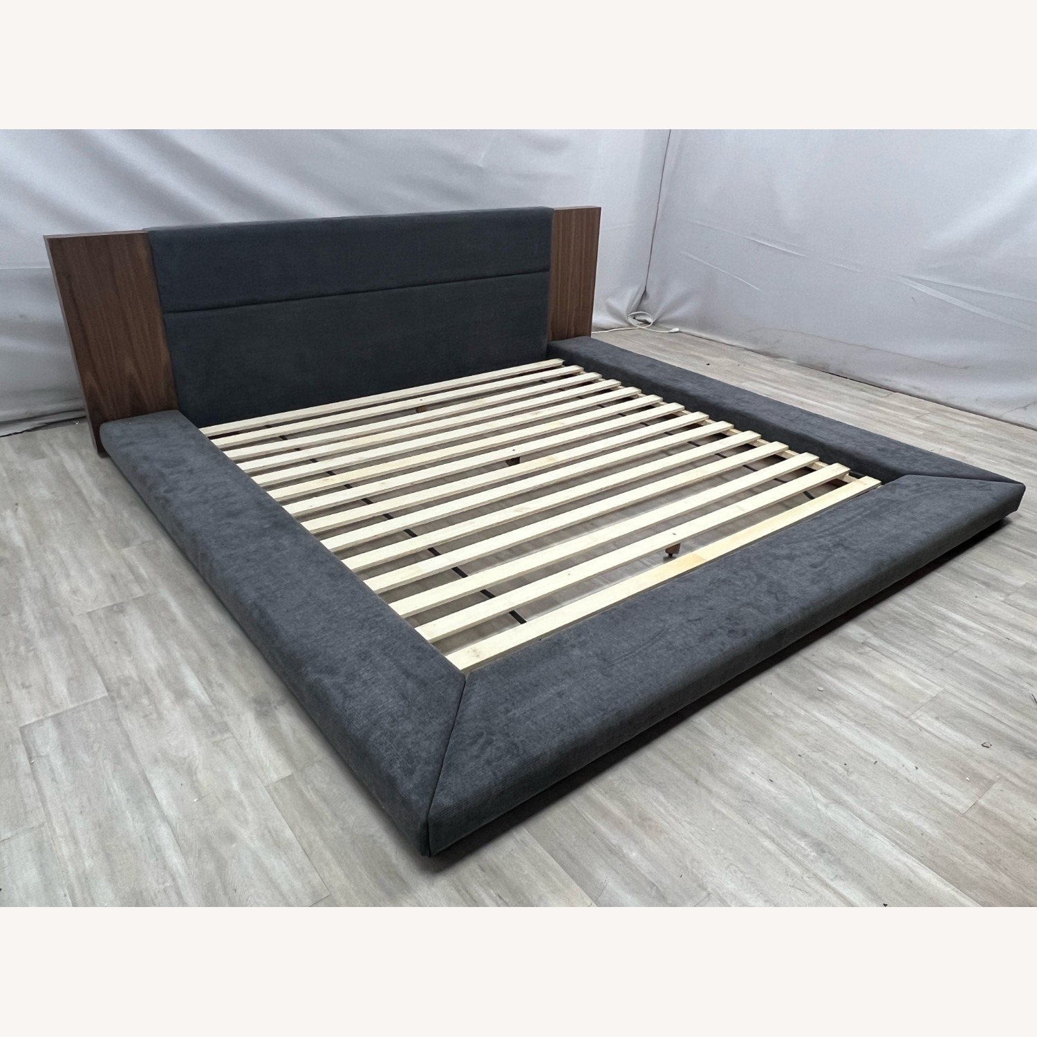 LA Furniture Eastern King Jagger - image-4