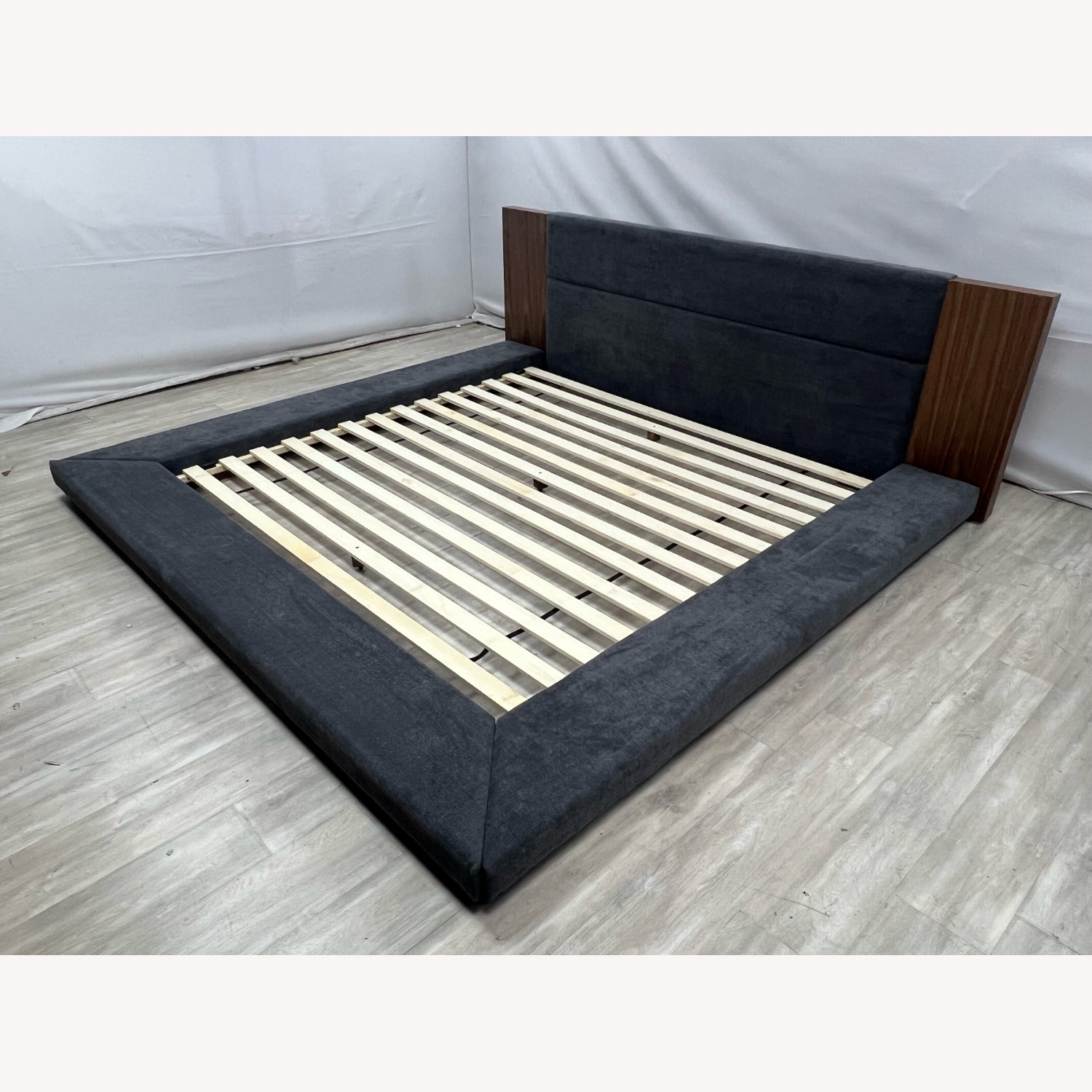LA Furniture Eastern King Jagger - image-3