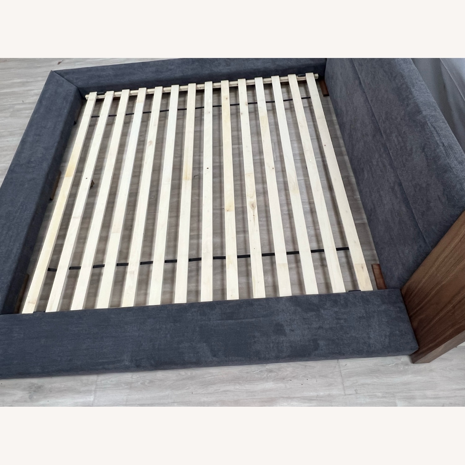LA Furniture Eastern King Jagger - image-7