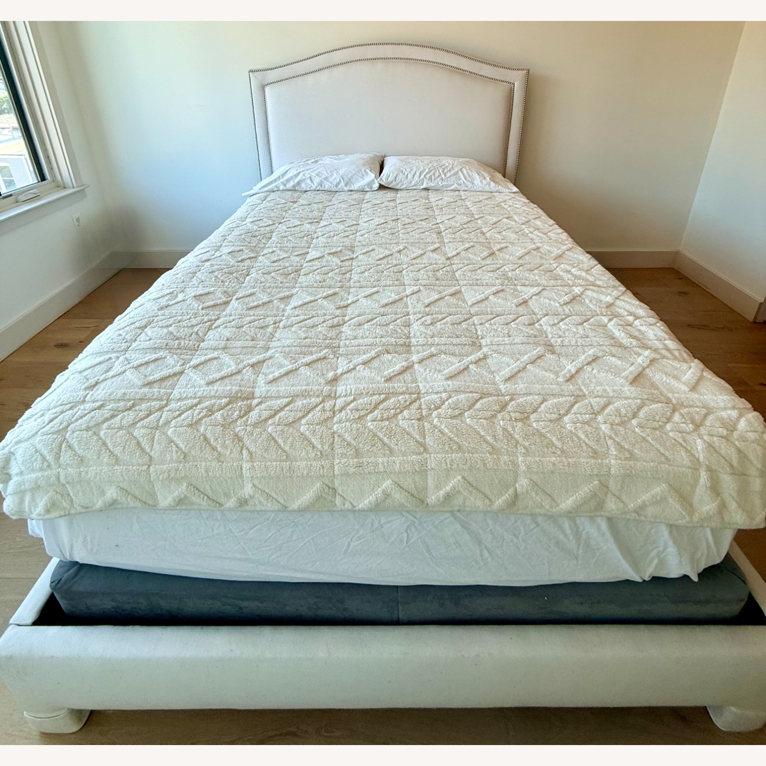 Ethan Allen Bed Frame W Nailhead Trim - image-8