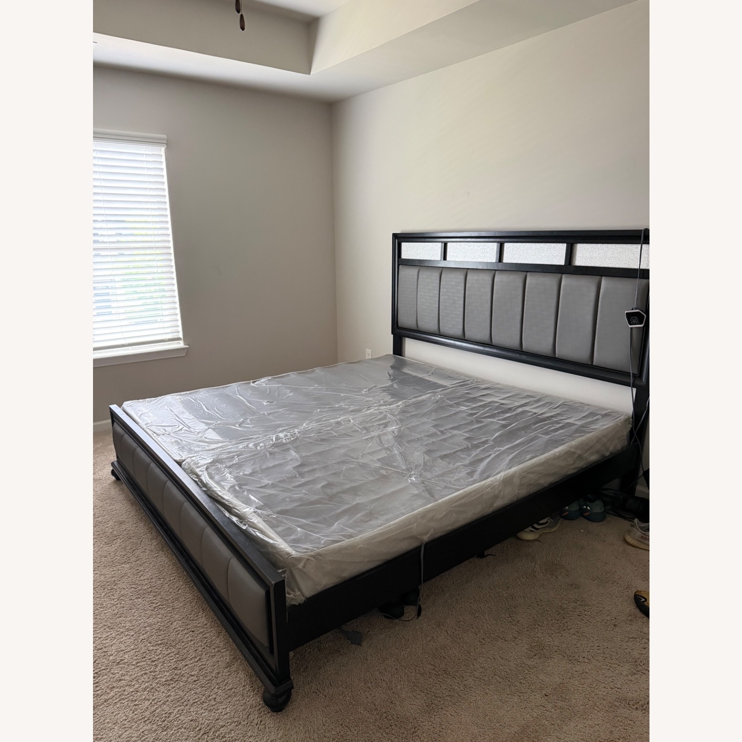 King Size Bed - image-1