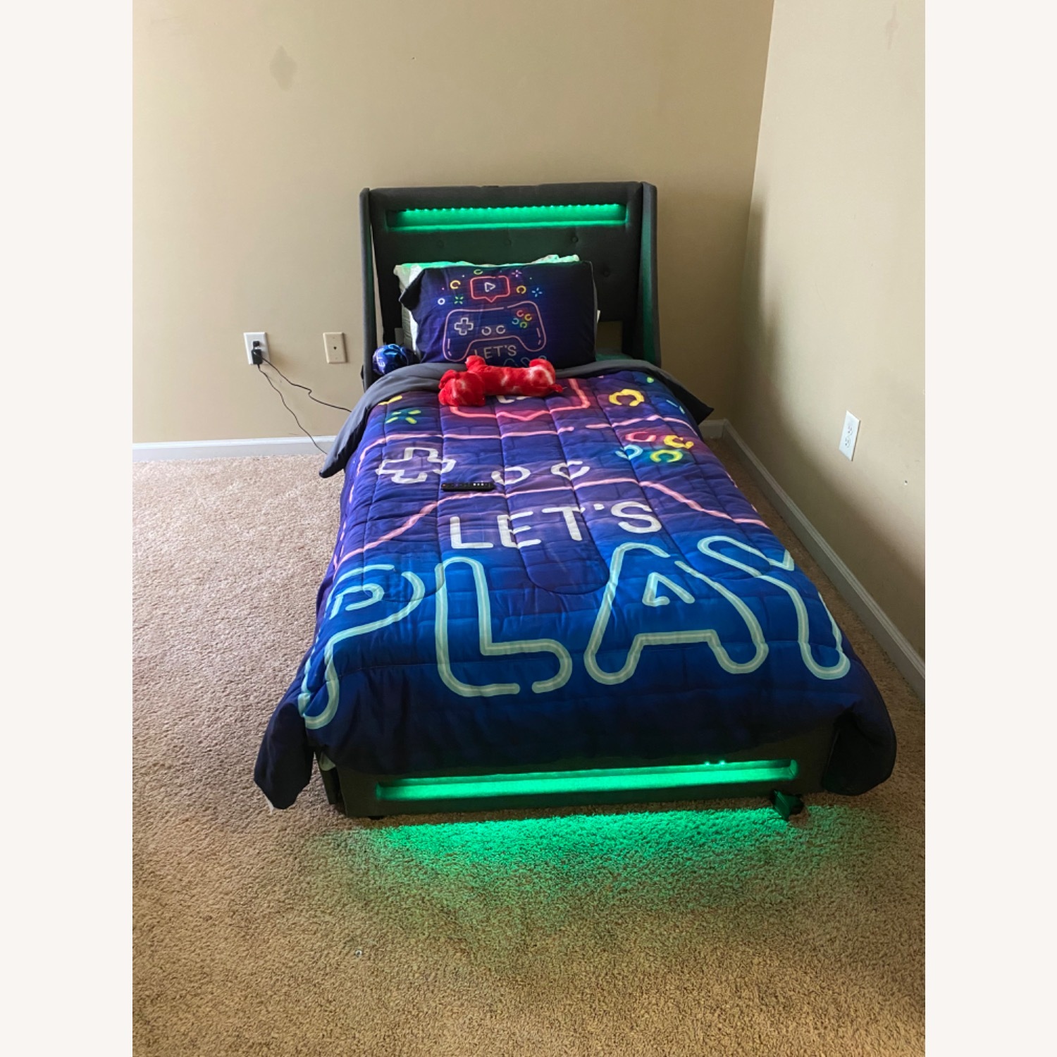 Twin Bed - image-1