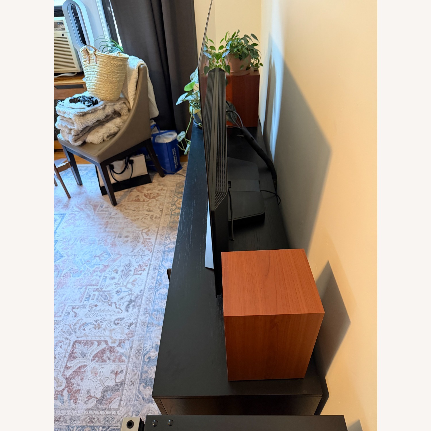 Article Oscuro Black Media Storage - image-3