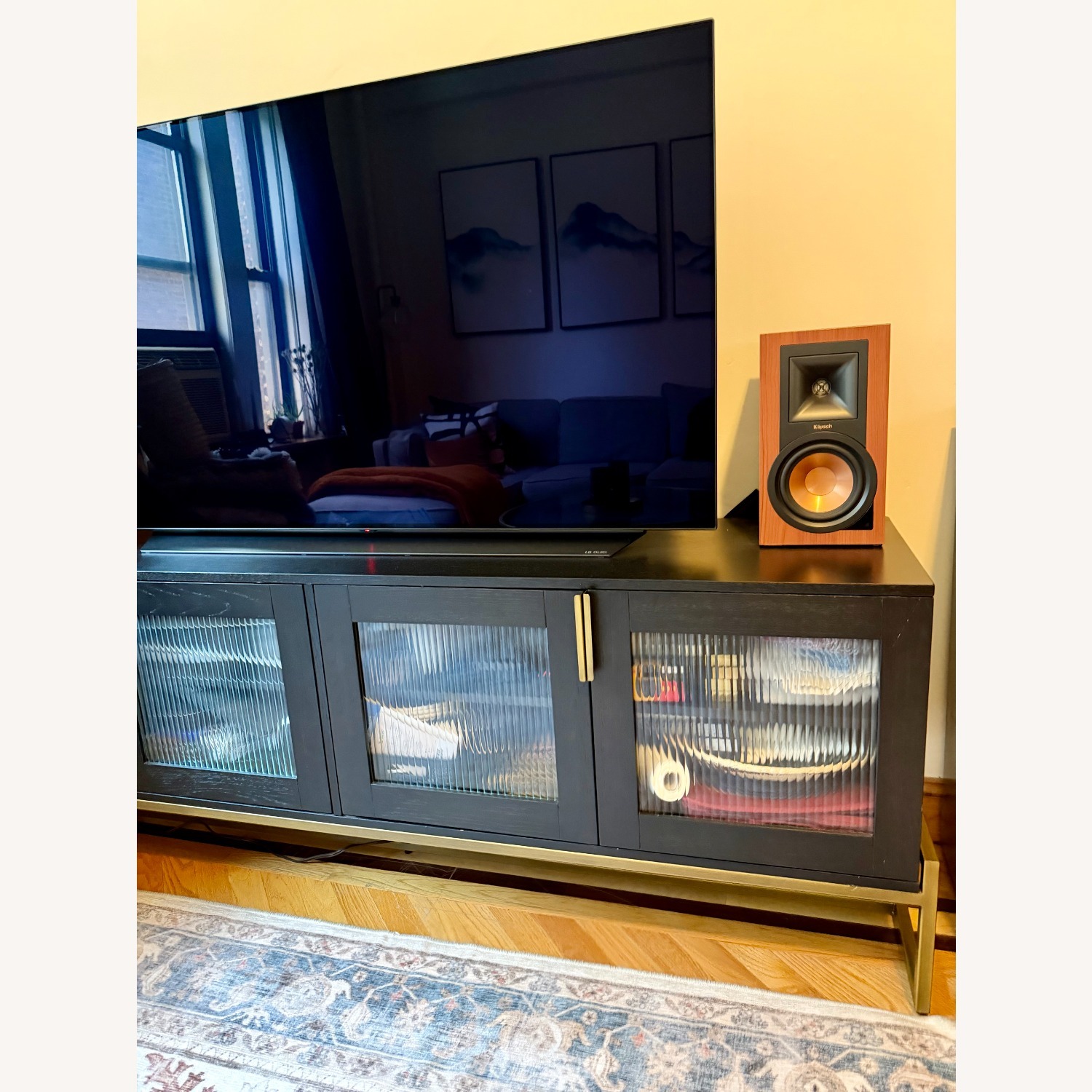 Article Oscuro Black Media Storage - image-5