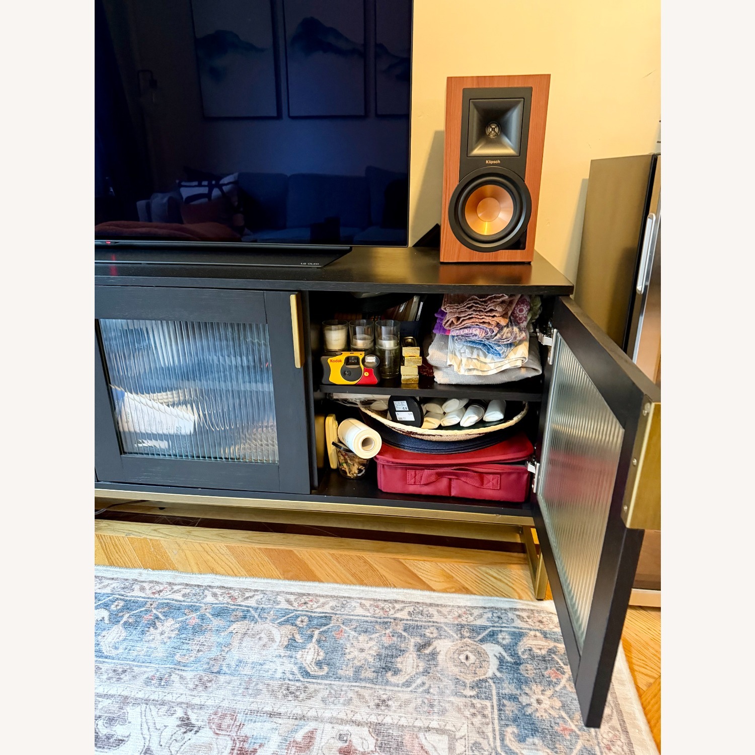 Article Oscuro Black Media Storage - image-6