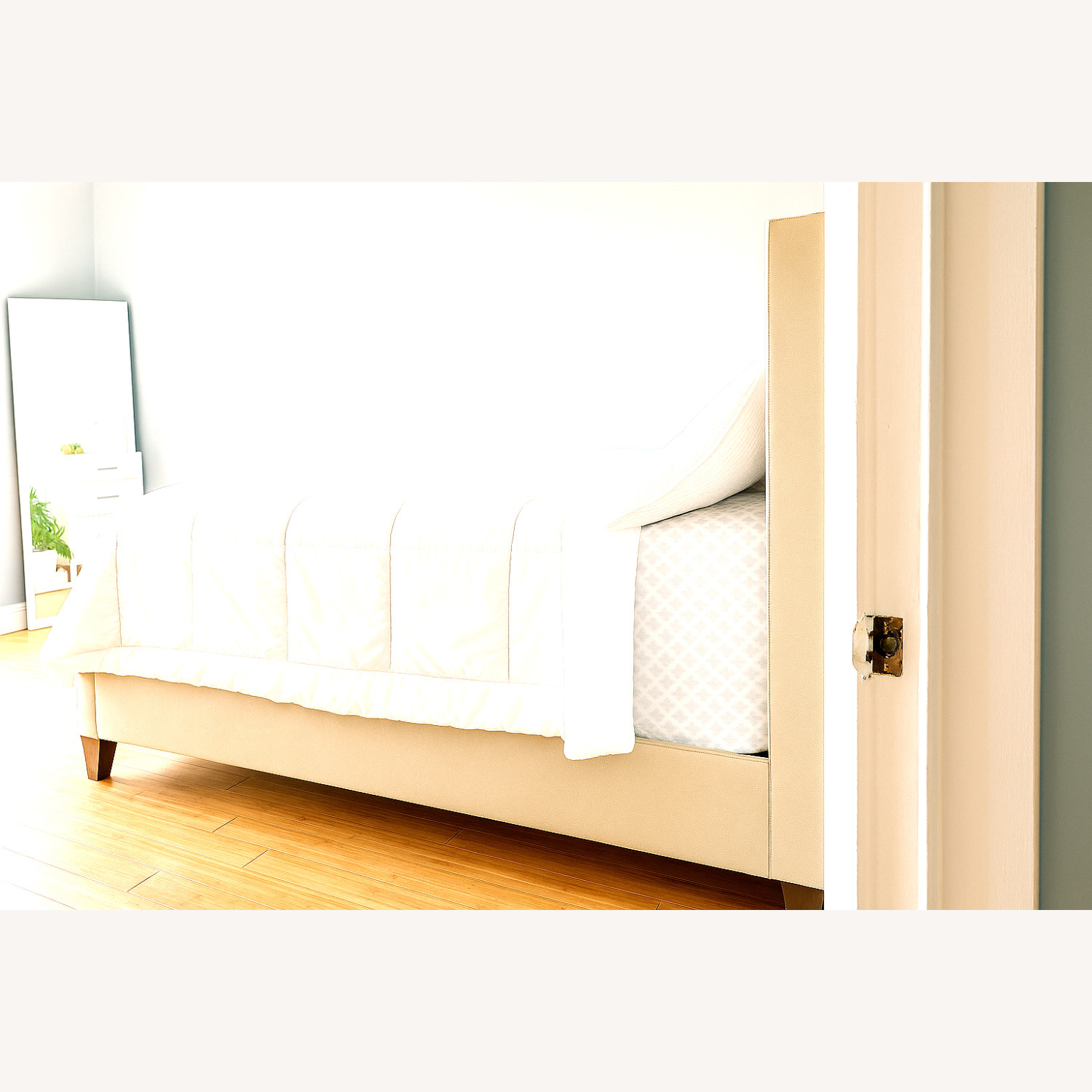 Graydon Shagreen Shelter Bed - image-4