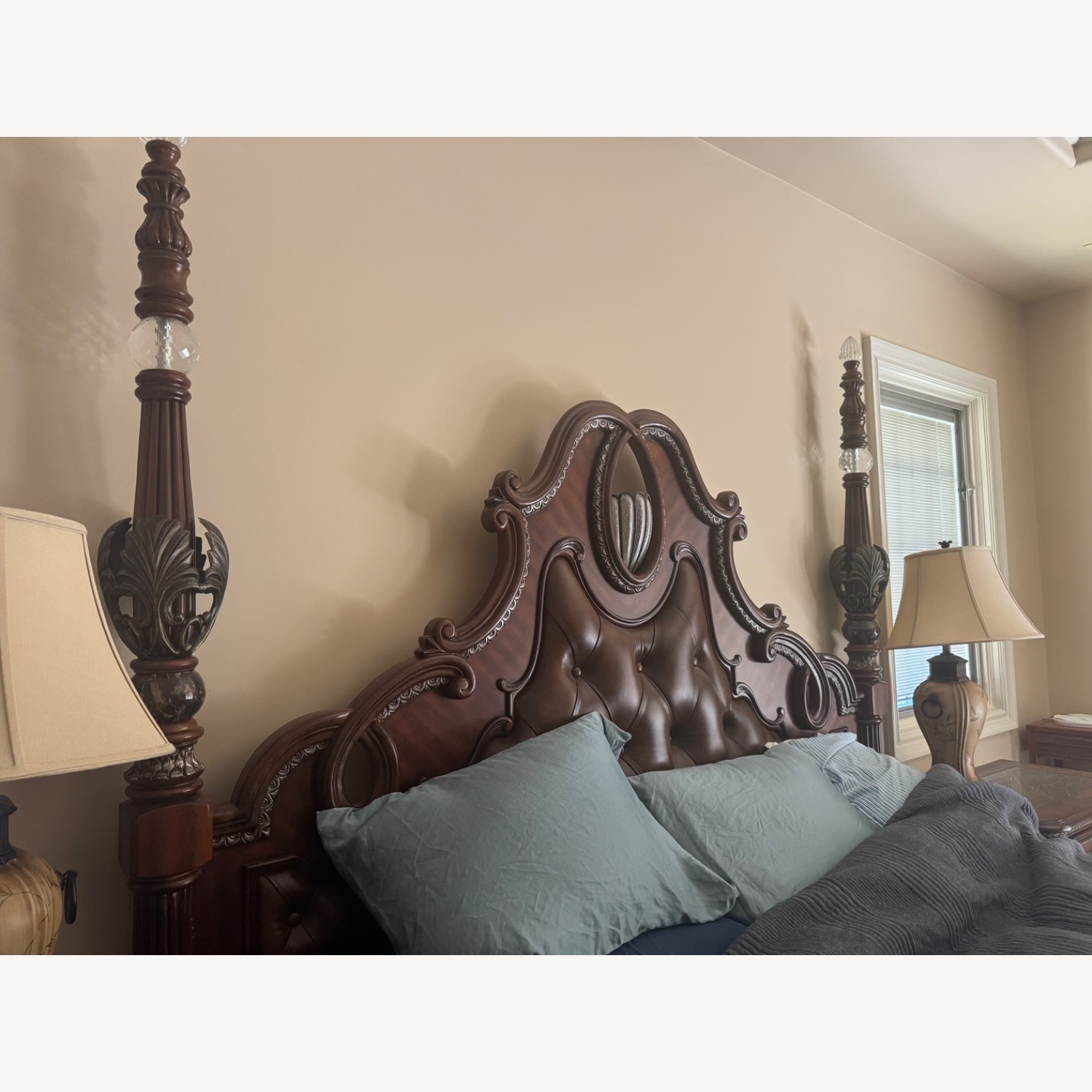 Michael Amini Signature Series Kingsize Bedframe - image-4