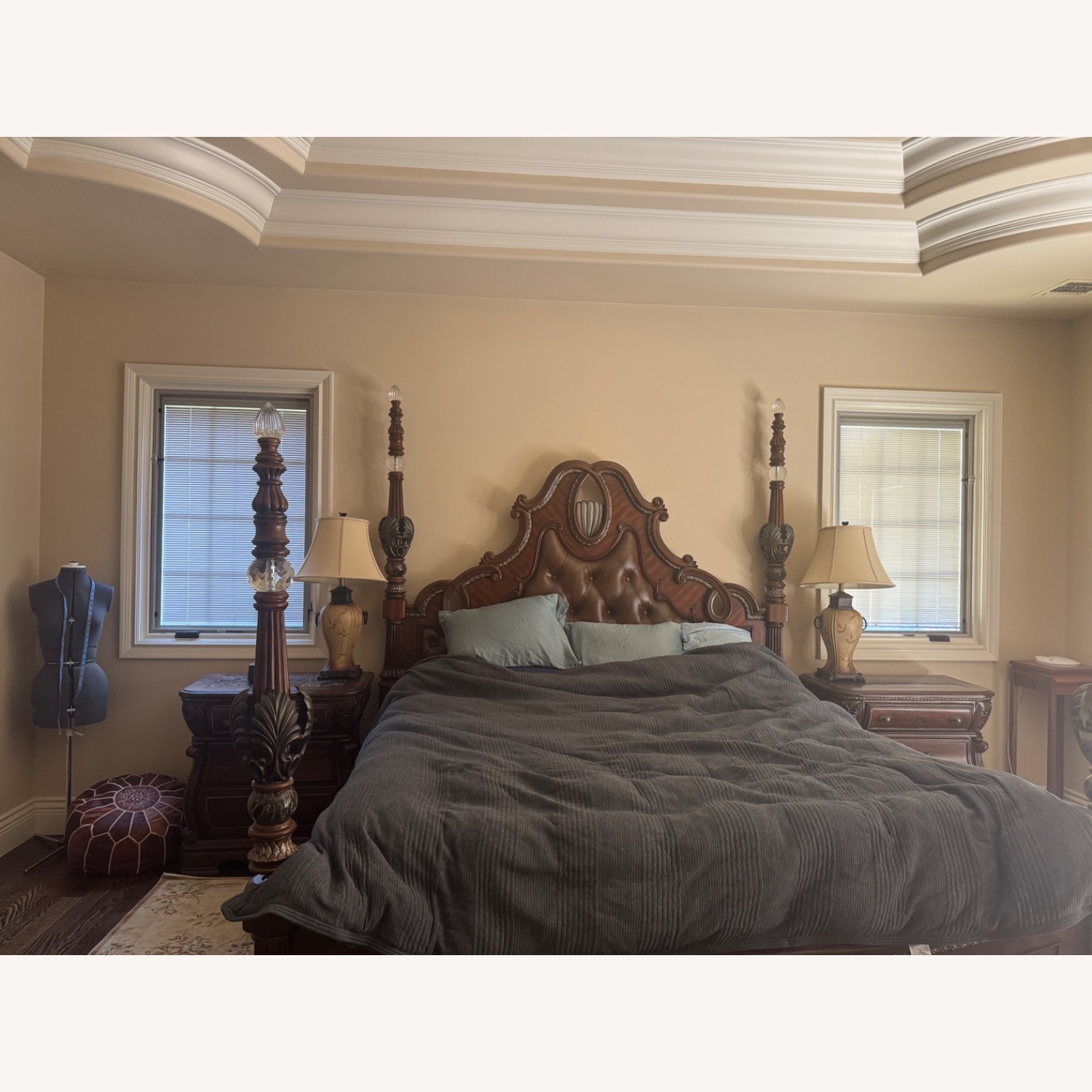 Michael Amini Signature Series Kingsize Bedframe - image-2