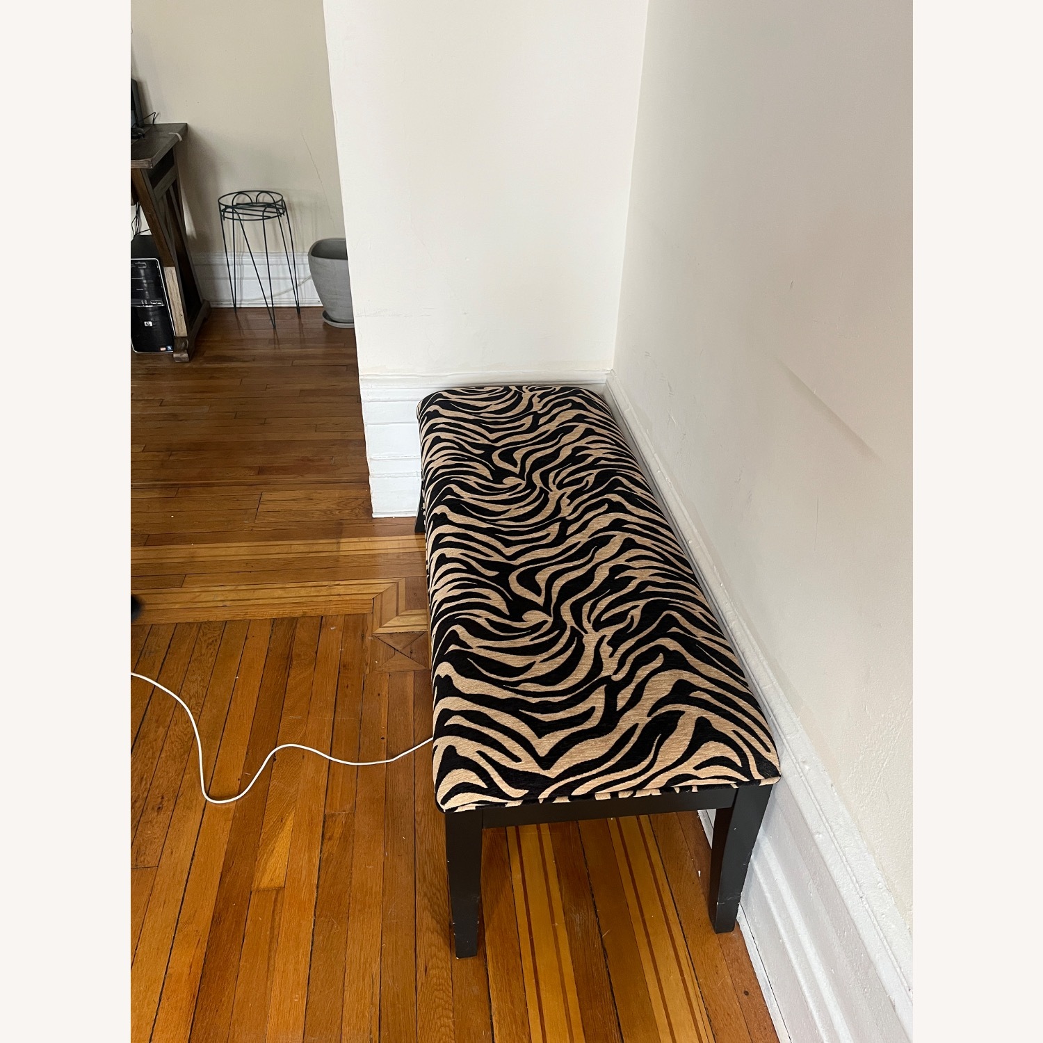 Contemporary Chaise Lounge - image-1