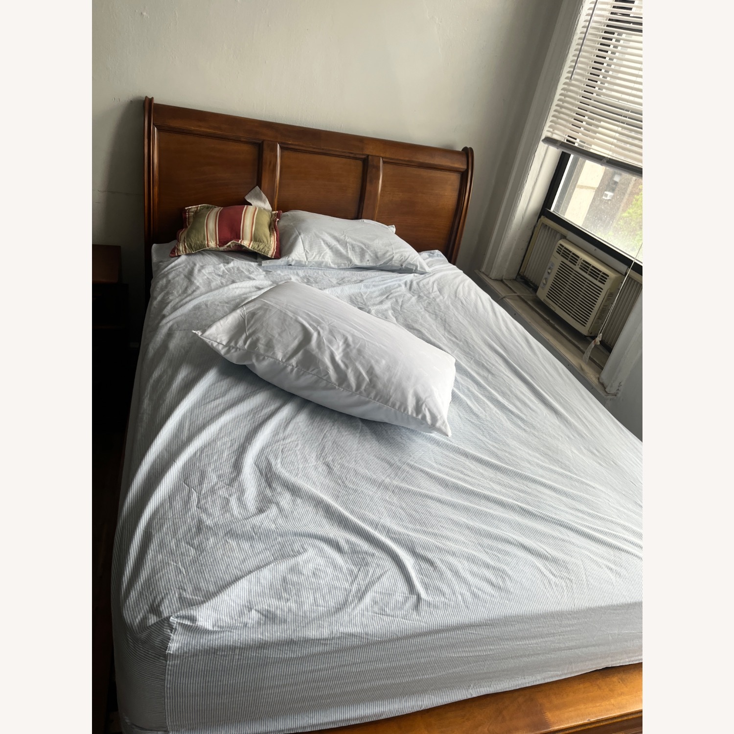 Contemporary Queen Bed - image-3