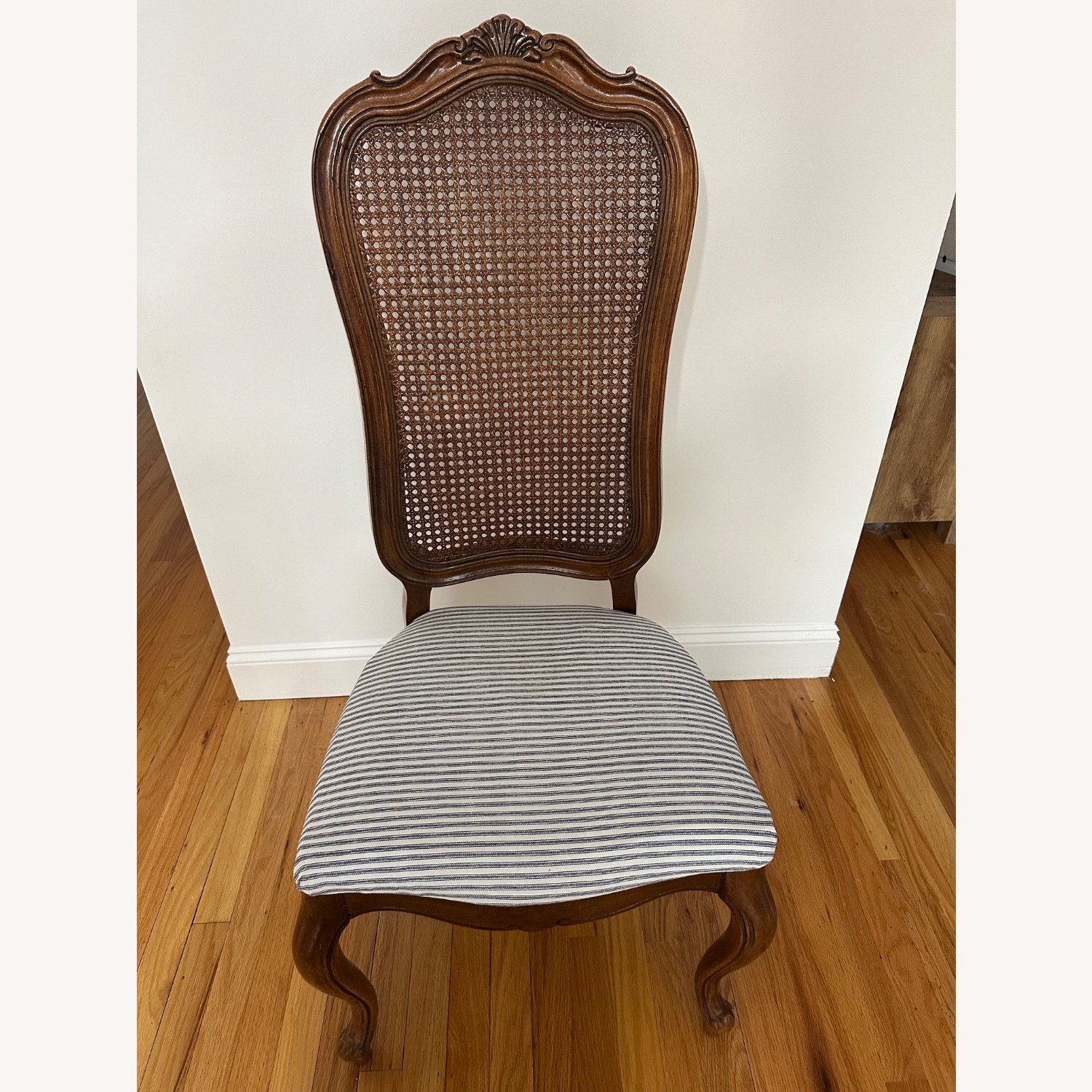 Thomasville French Ptovinciall Table  w 6 Chairs - image-11