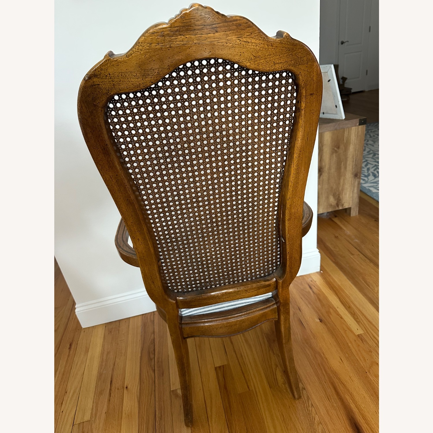 Thomasville French Ptovinciall Table  w 6 Chairs - image-6