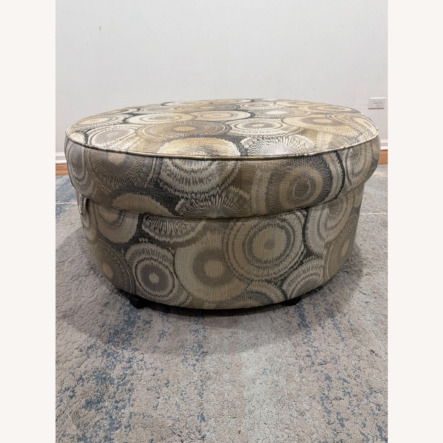 Bob's Discount Furniture Ottoman - image-5