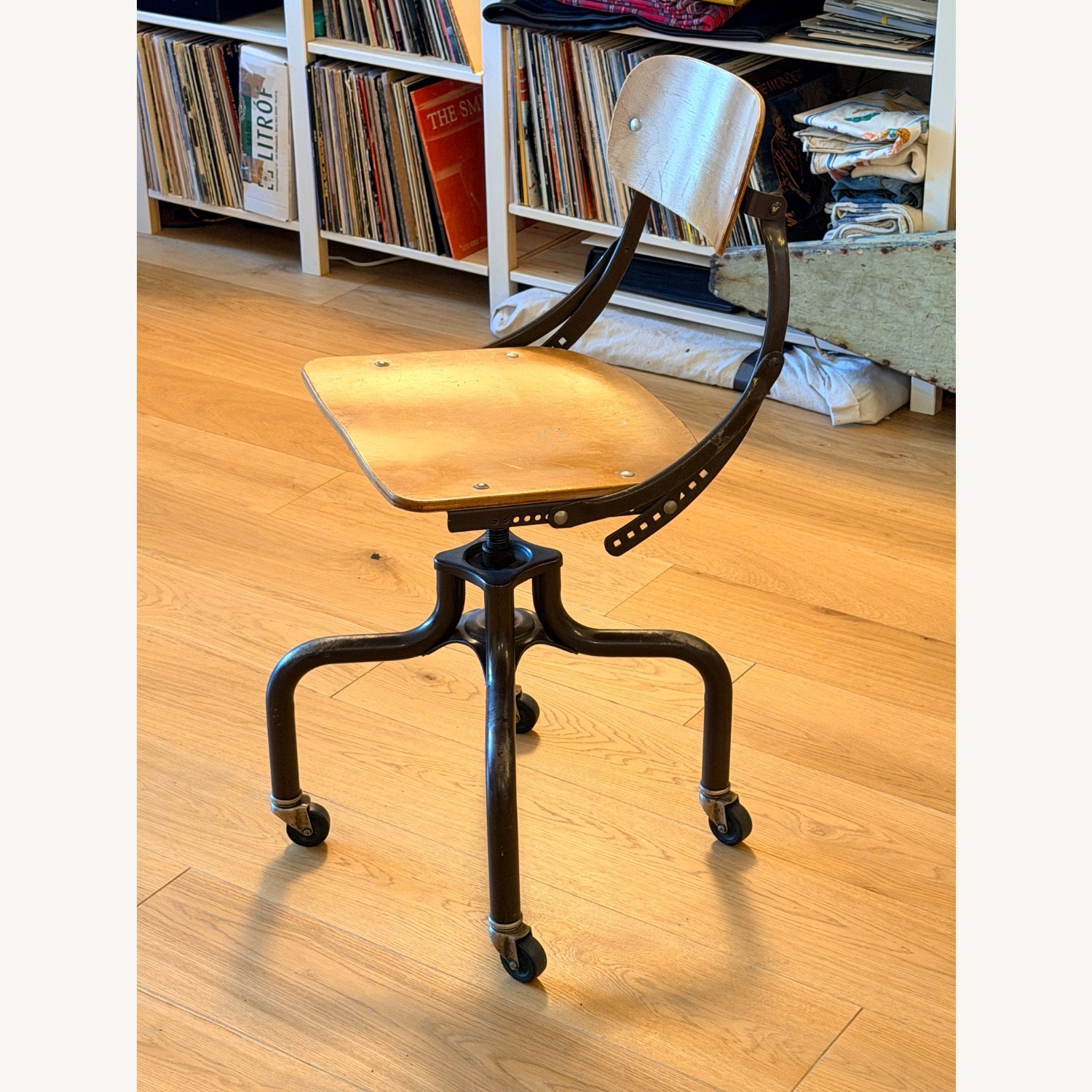 Vintage/Antique DO/MORE Swivel Office Chair - image-1