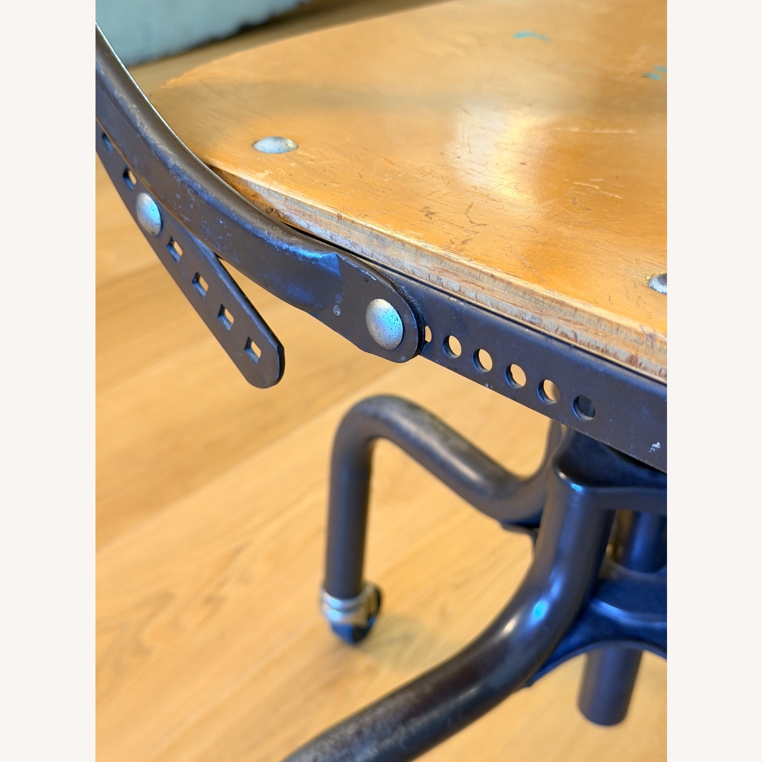Vintage/Antique DO/MORE Swivel Office Chair - image-4