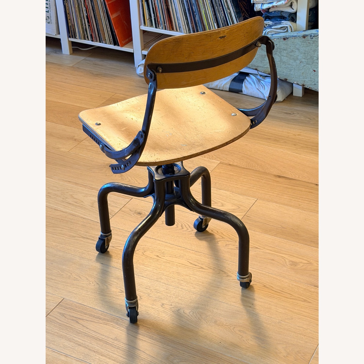 Vintage/Antique DO/MORE Swivel Office Chair - image-2