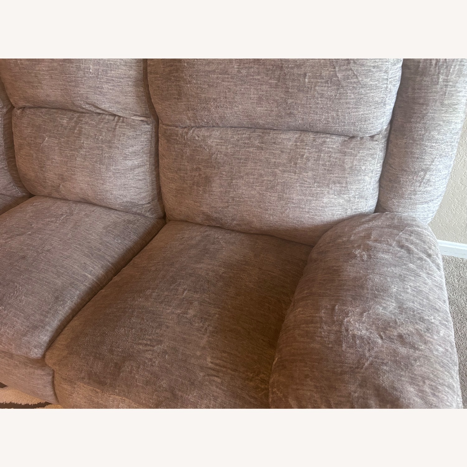 Value City Furniture Light Gray 3+ Seater Sofa - image-3
