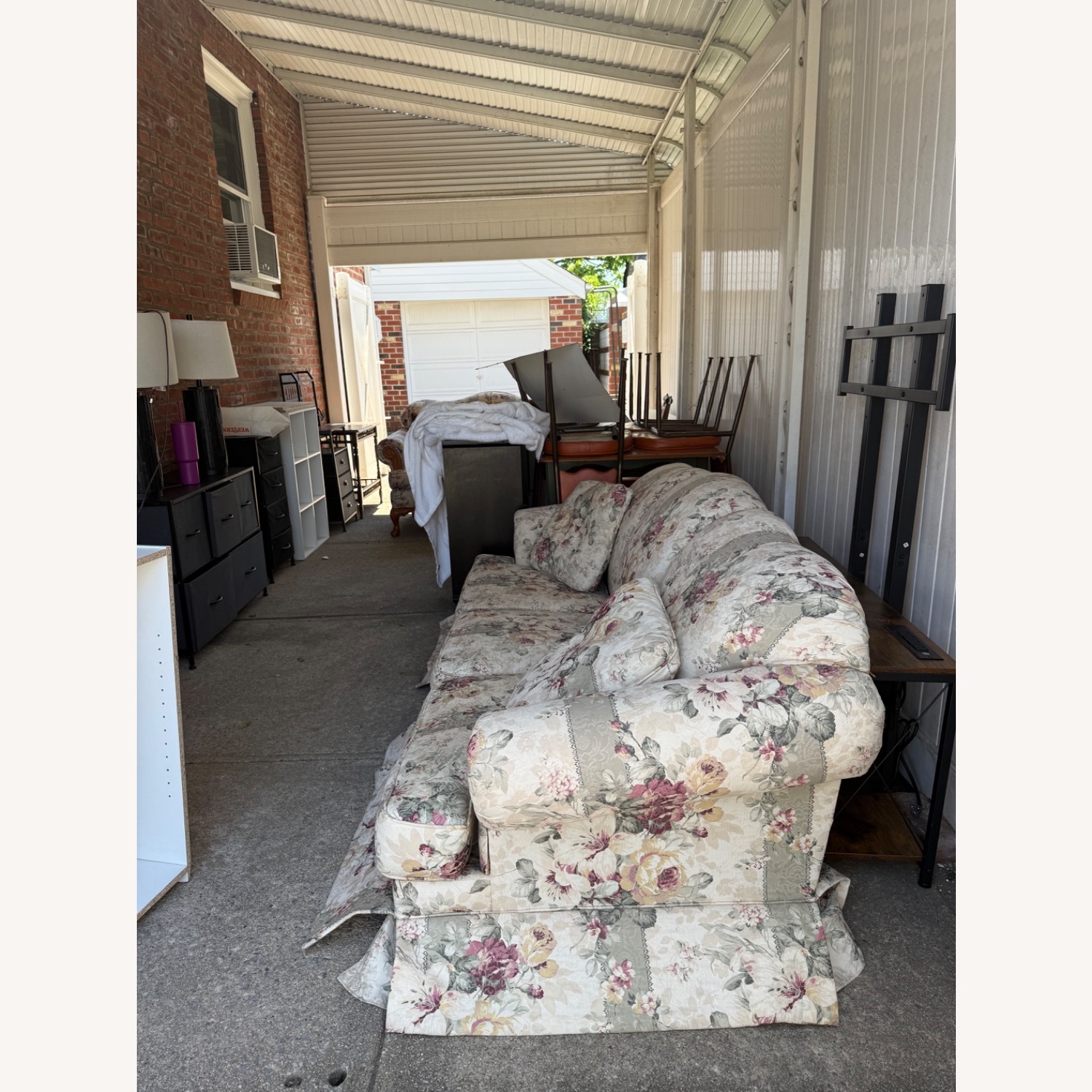 Vintage/Antique Finds Fabric 3+ Seater Sofa - image-3