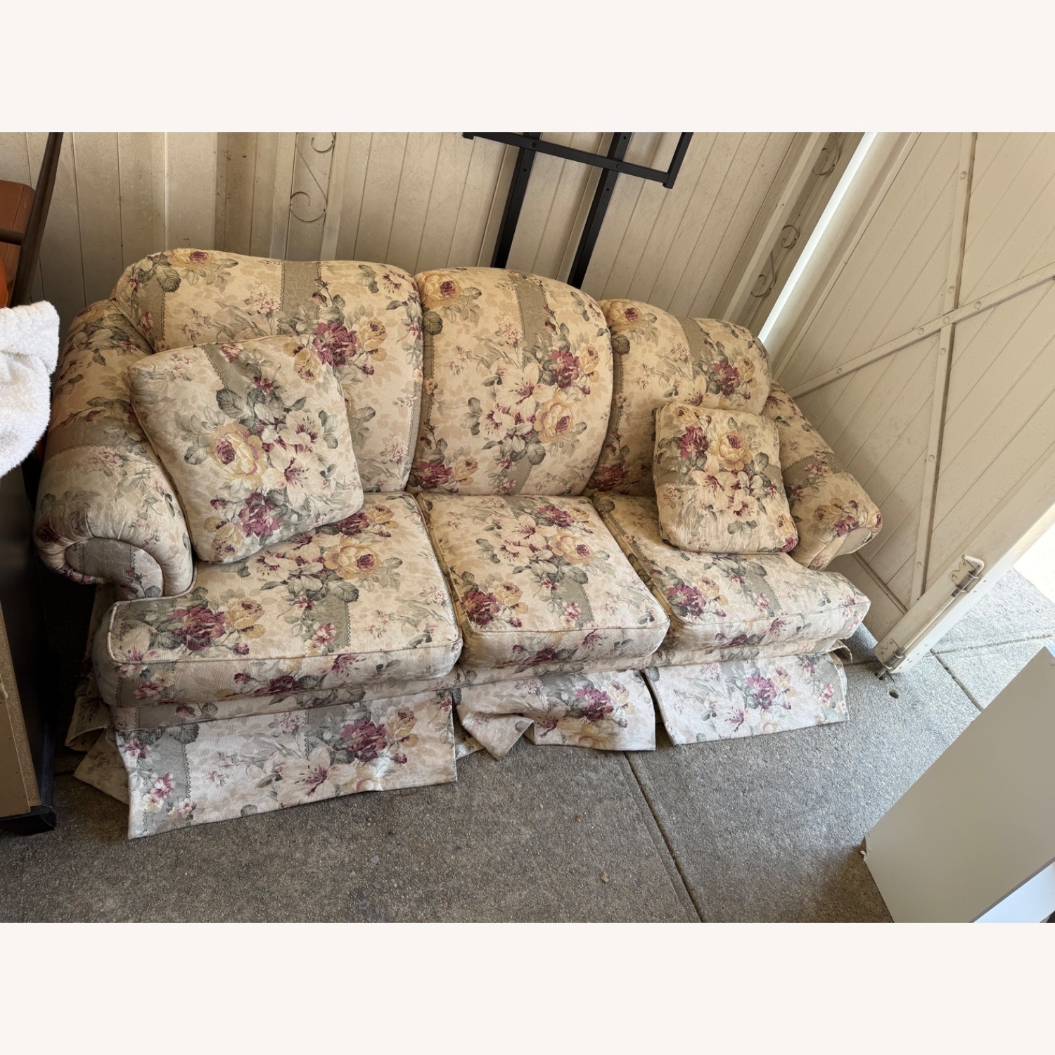 Vintage/Antique Finds Fabric 3+ Seater Sofa - image-2