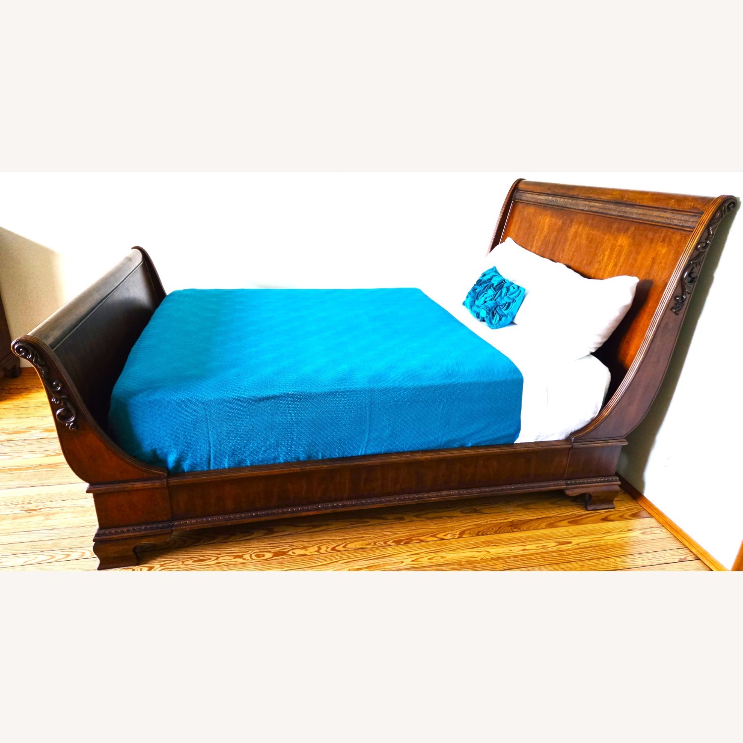 American Drew Queen Bed - image-2
