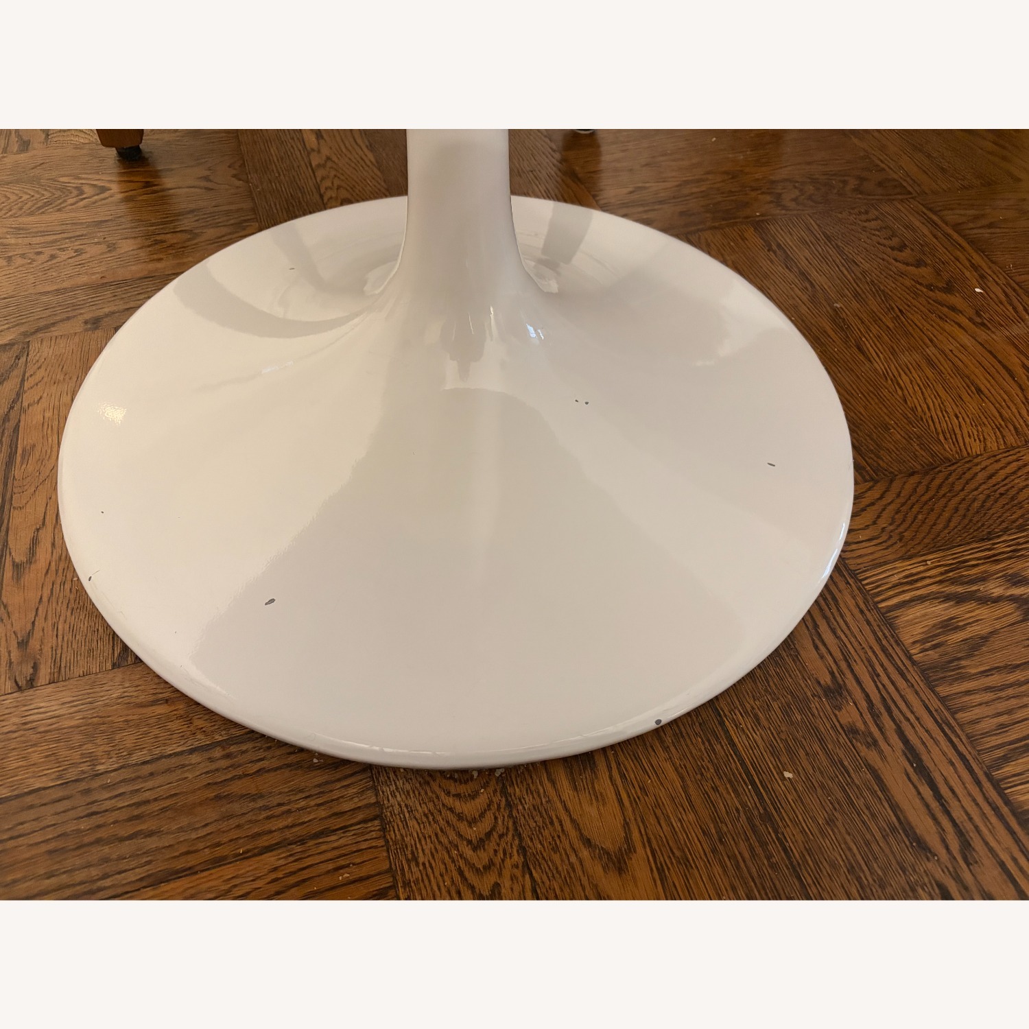 Rove Concepts 40" White Lacquer Tulip Table - image-5