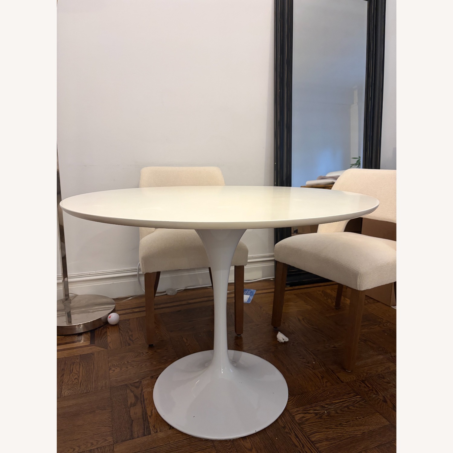 Rove Concepts 40" White Lacquer Tulip Table - image-2