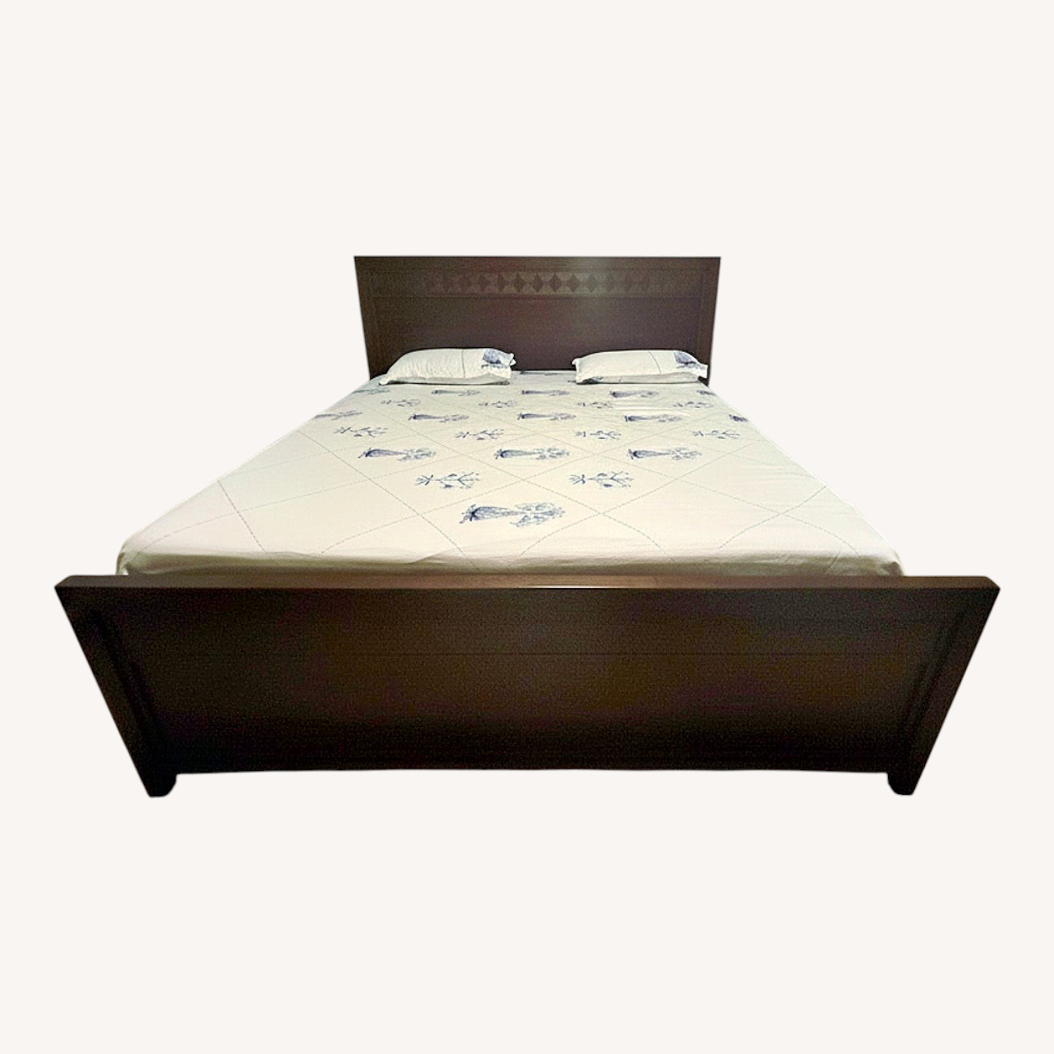 Star Furniture Dark Brown Wood King Bed - image-0