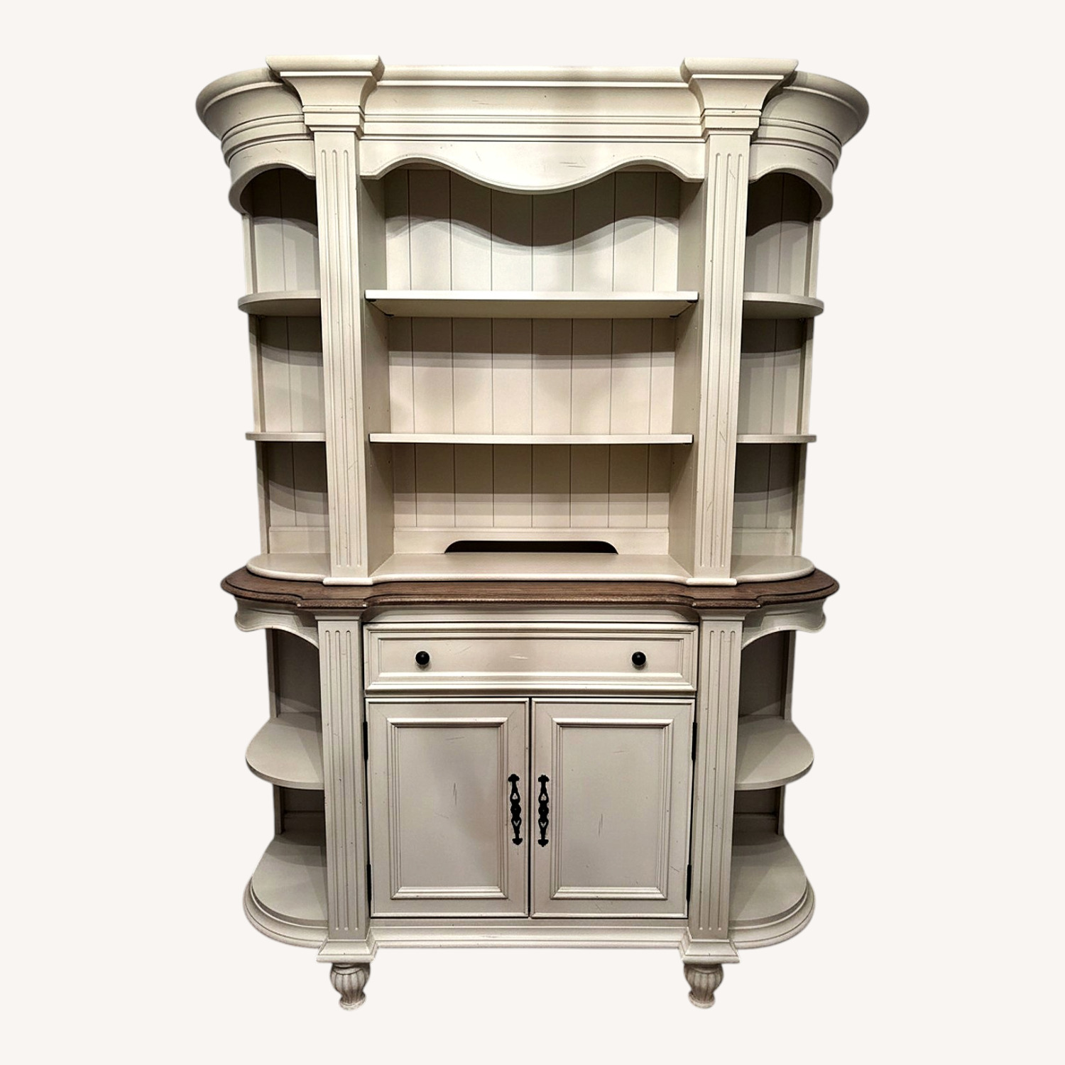 Raymour & Flanigan White Sideboard - image-0