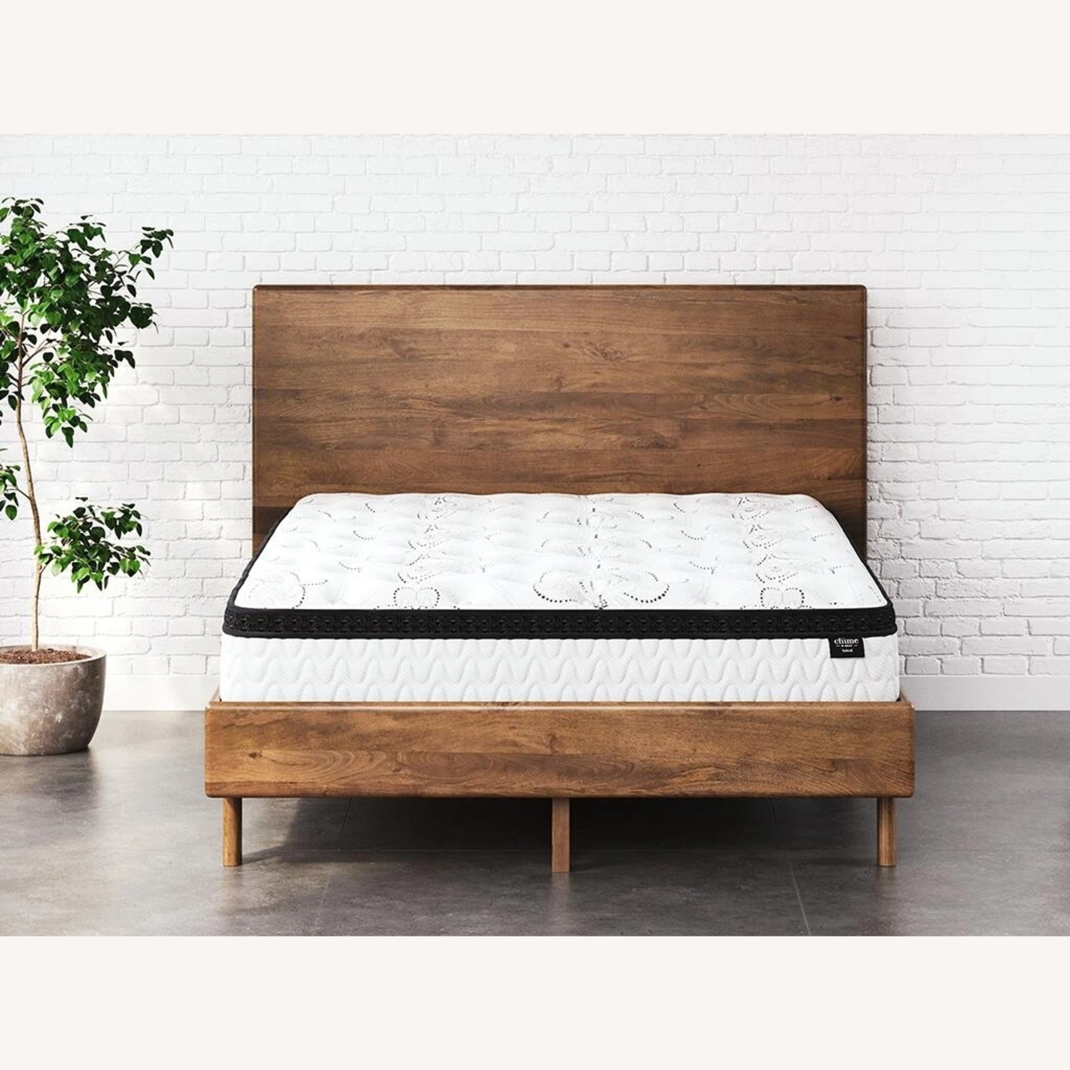 Signature Design Queen Bed - image-4