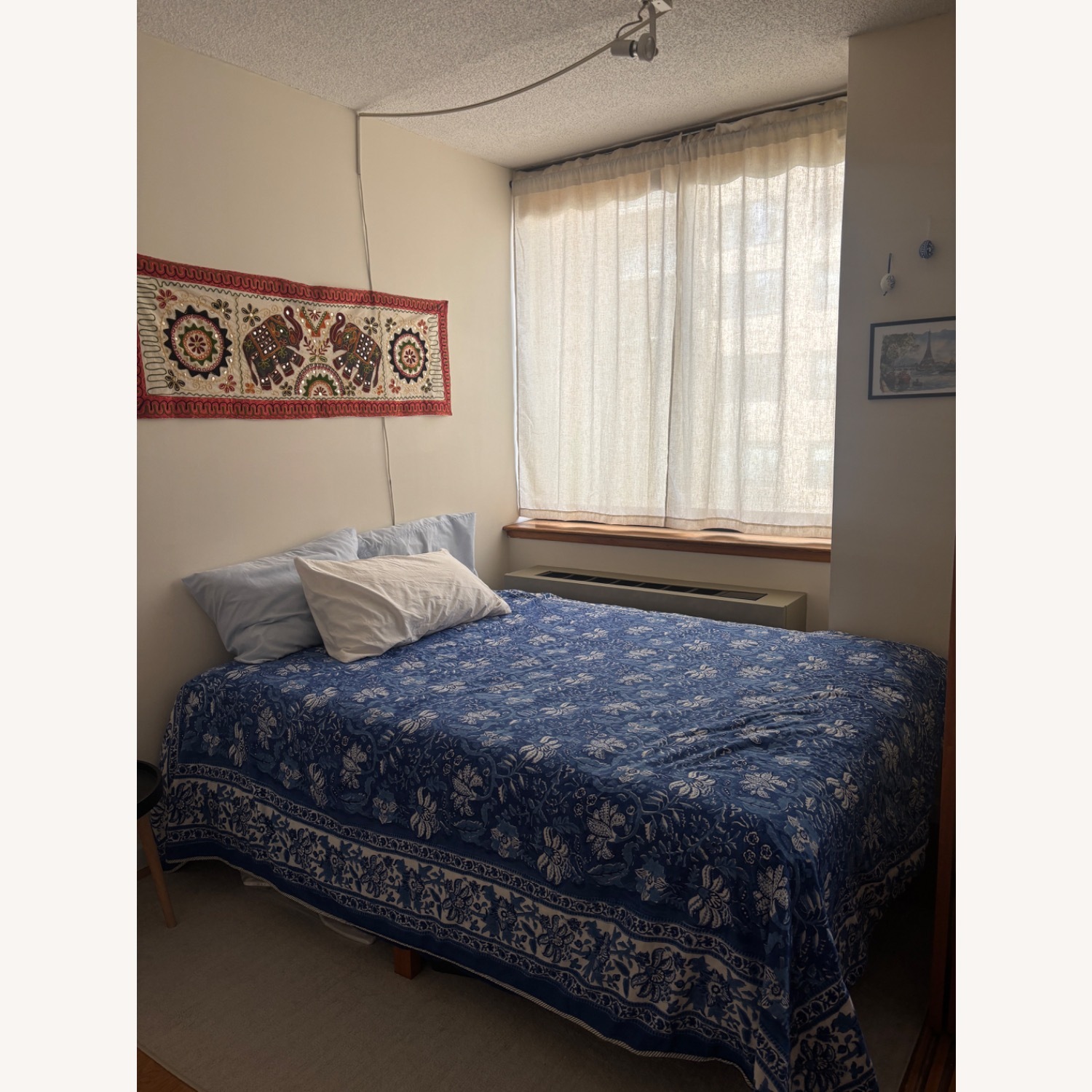 Signature Design Queen Bed - image-4
