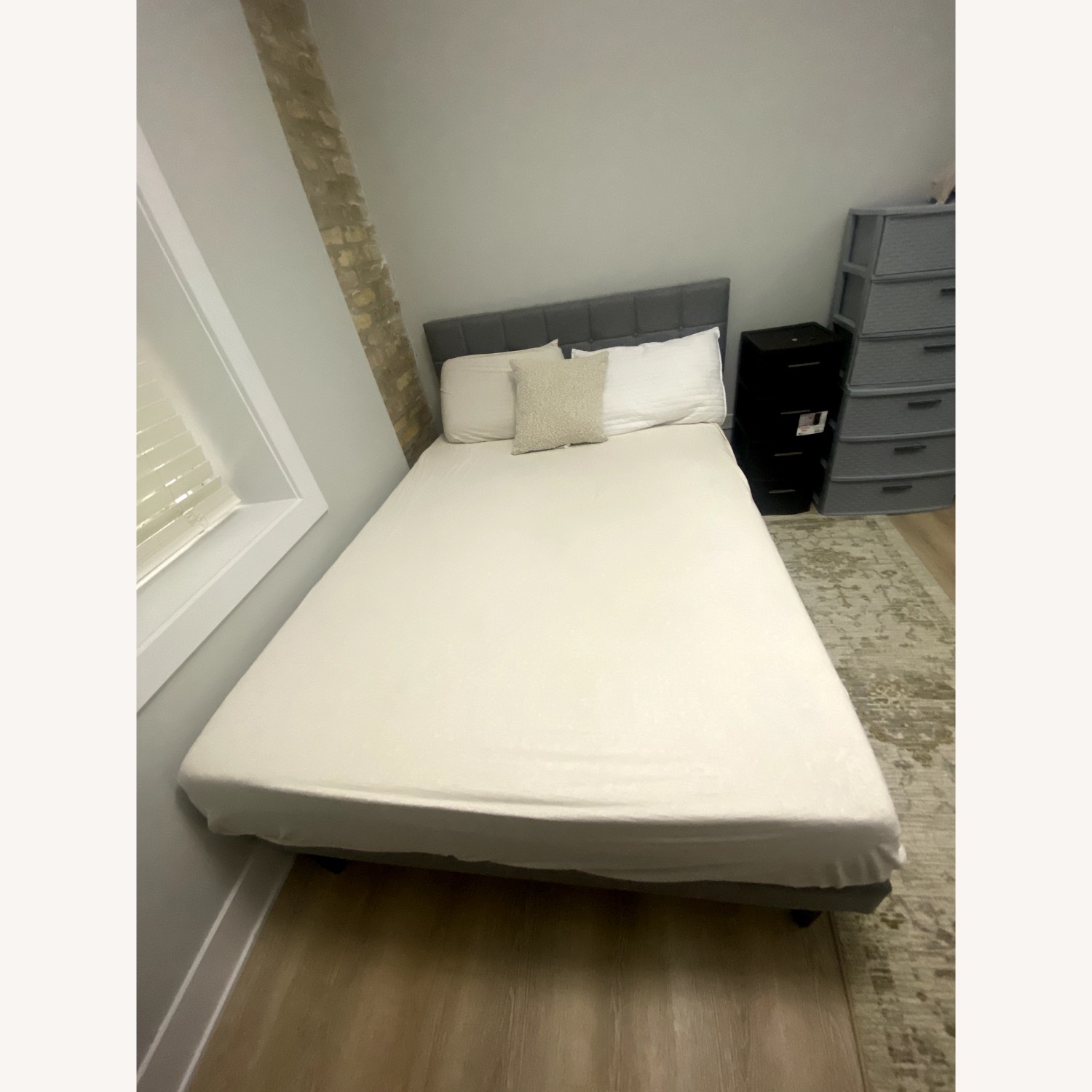 Molblly Light Gray Wood Full Bed - image-1