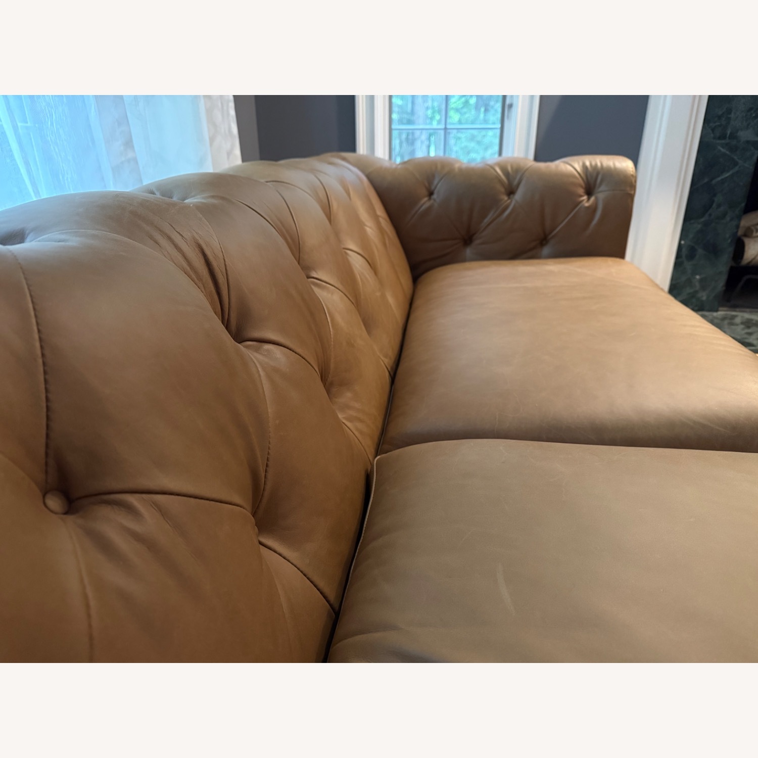 Bassett Jamestown Chesterfield-style Leather Sofa - image-5